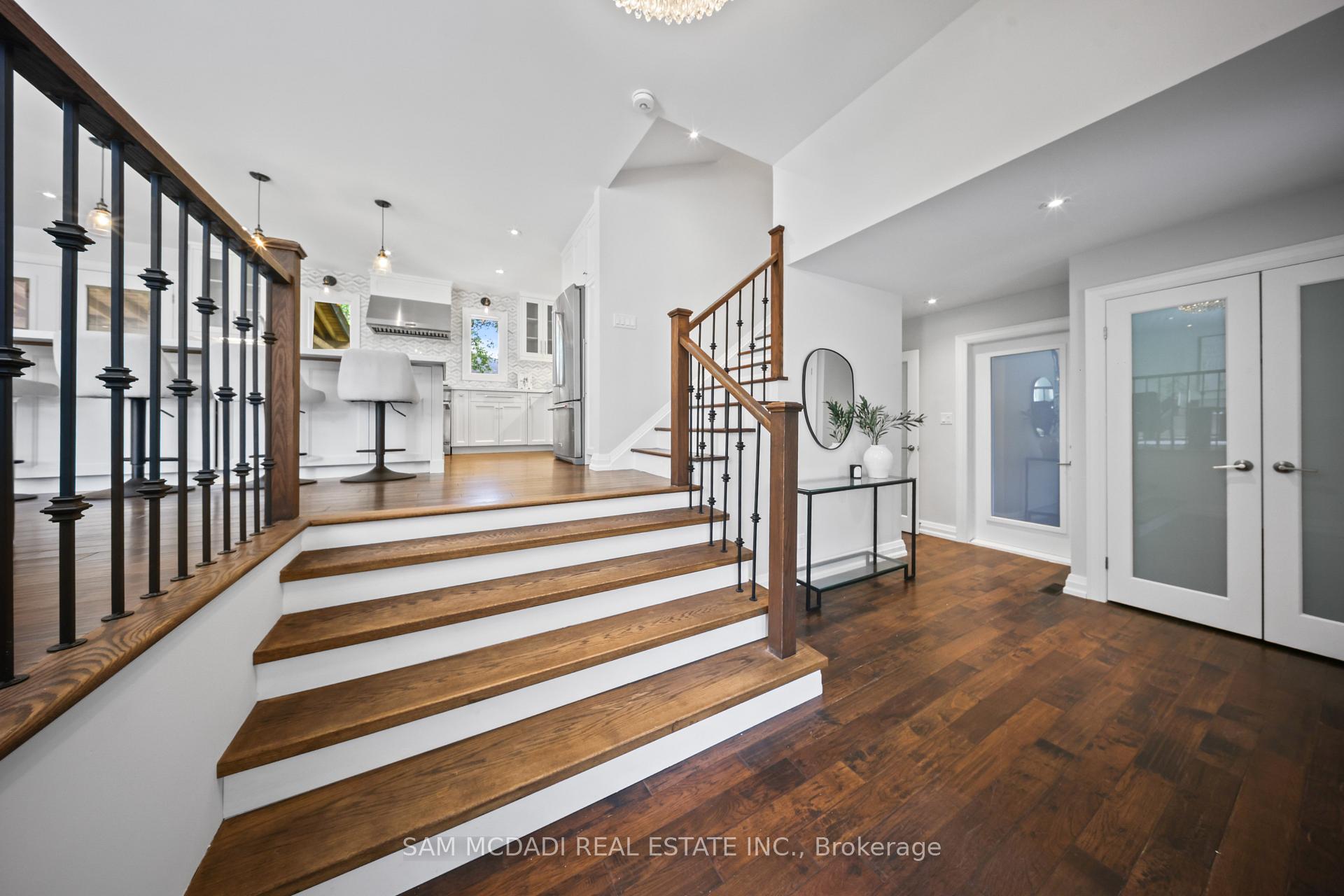 Photo 4 of 1171 Birchview Drive, Mississauga, Lorne Park — HOMEH