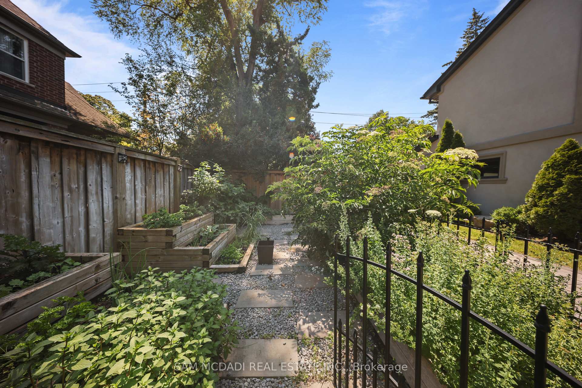 Photo 46 of 1171 Birchview Drive, Mississauga, Lorne Park — HOMEH