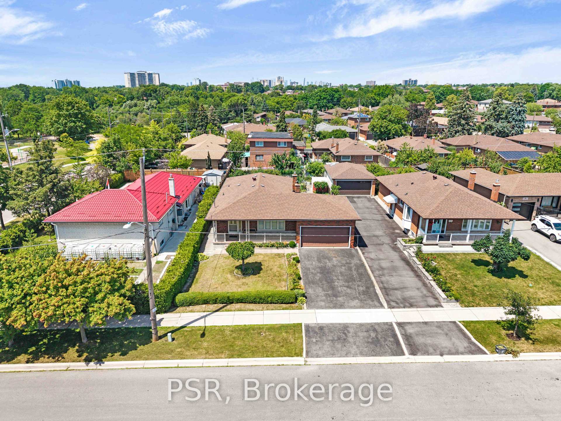 Photo 3 of 4 Gatesgill Crescent, North York, Downsview-Roding-CFB — HOMEH