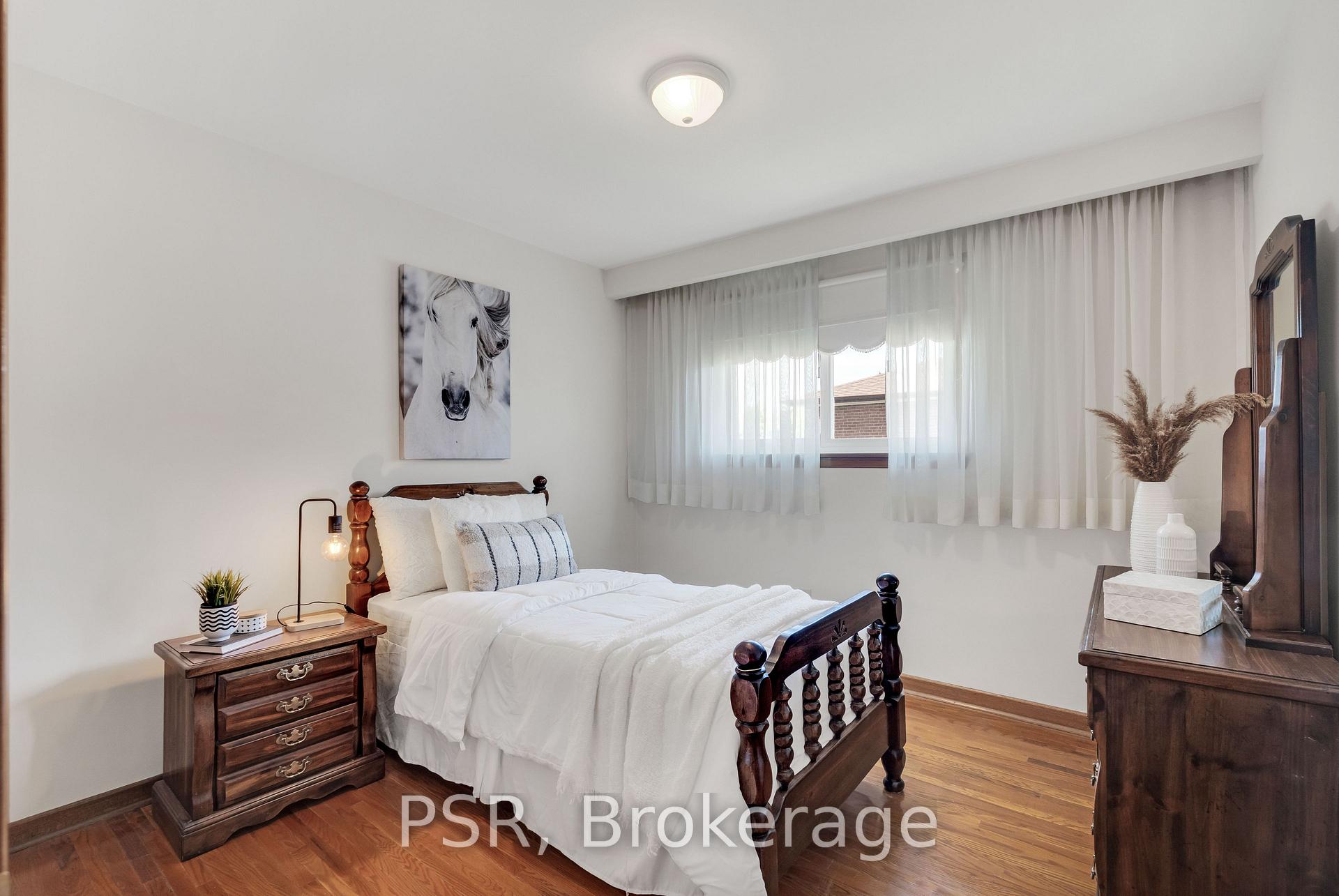 Photo 11 of 4 Gatesgill Crescent, North York, Downsview-Roding-CFB — HOMEH