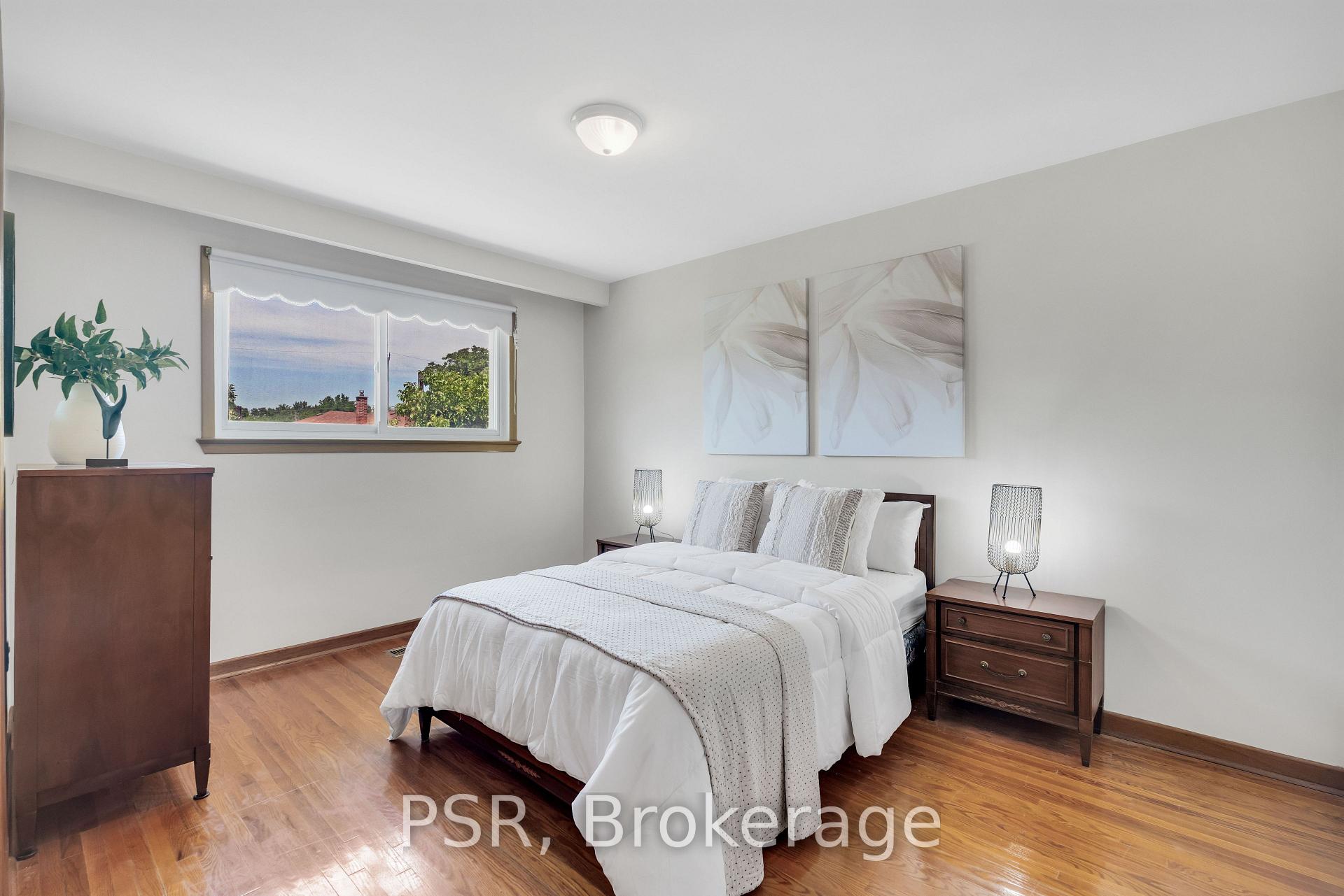 Photo 12 of 4 Gatesgill Crescent, North York, Downsview-Roding-CFB — HOMEH