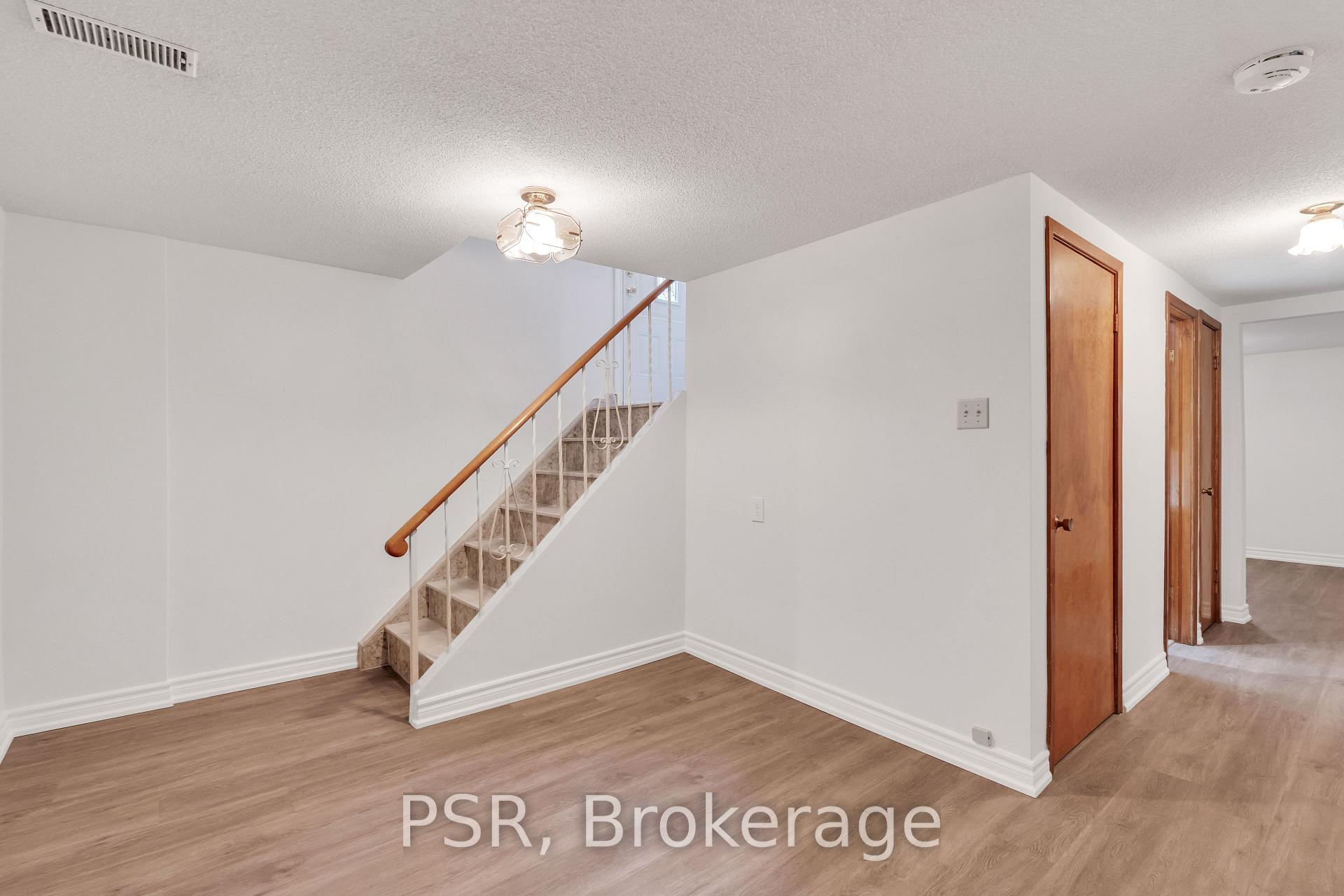 Photo 15 of 4 Gatesgill Crescent, North York, Downsview-Roding-CFB — HOMEH
