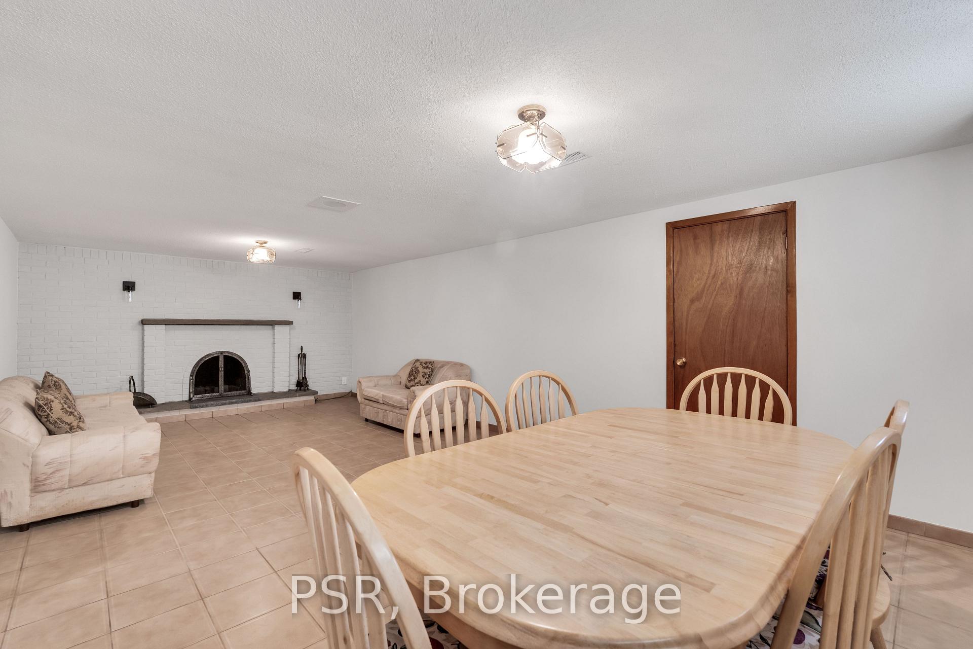 Photo 16 of 4 Gatesgill Crescent, North York, Downsview-Roding-CFB — HOMEH