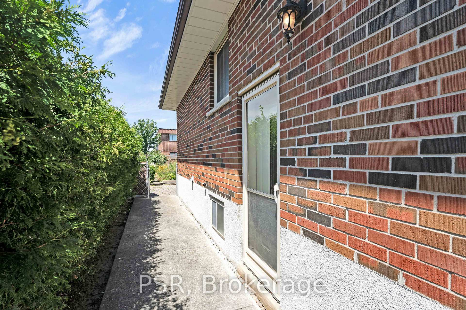 Photo 20 of 4 Gatesgill Crescent, North York, Downsview-Roding-CFB — HOMEH
