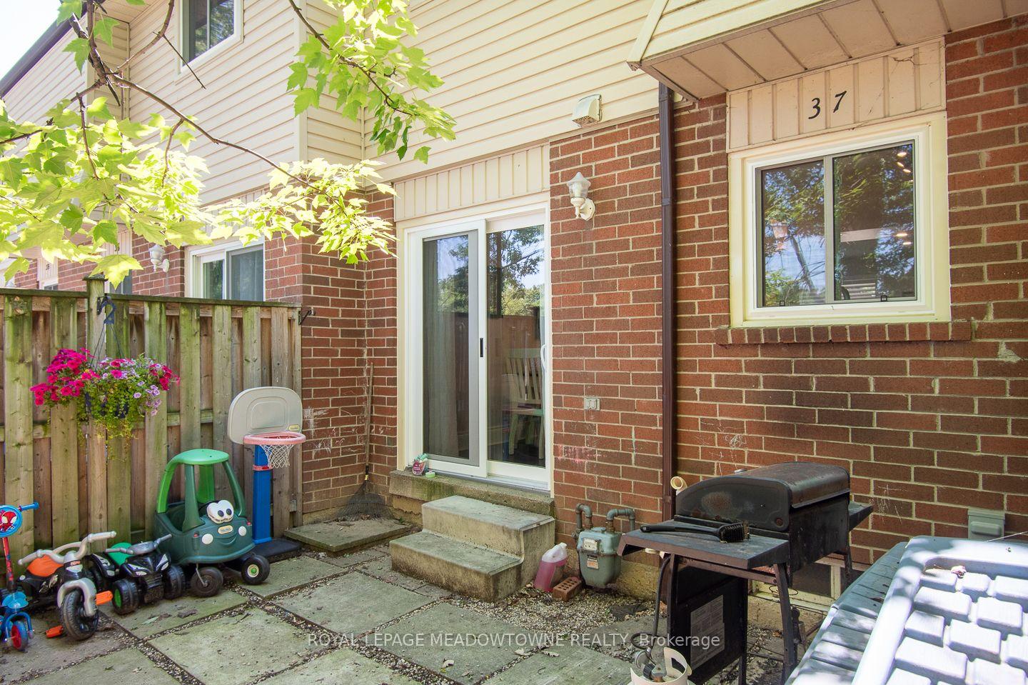 Photo 38 of Unit 37, 2 Weiden Street, St. Catharines, Bunting/Linwell — HOMEH