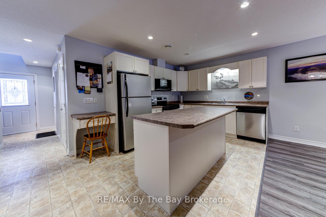 Photo 9 of 65 Meadow Lane, Wasaga Beach — HOMEH