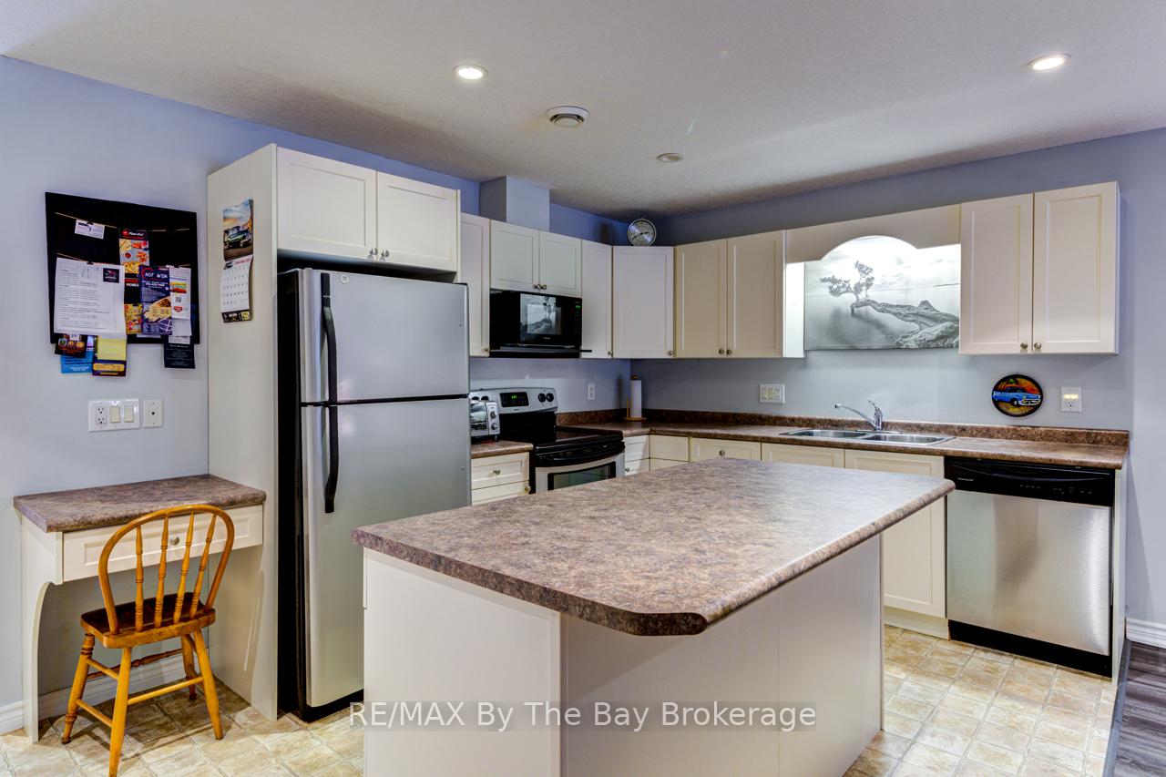 Photo 10 of 65 Meadow Lane, Wasaga Beach — HOMEH