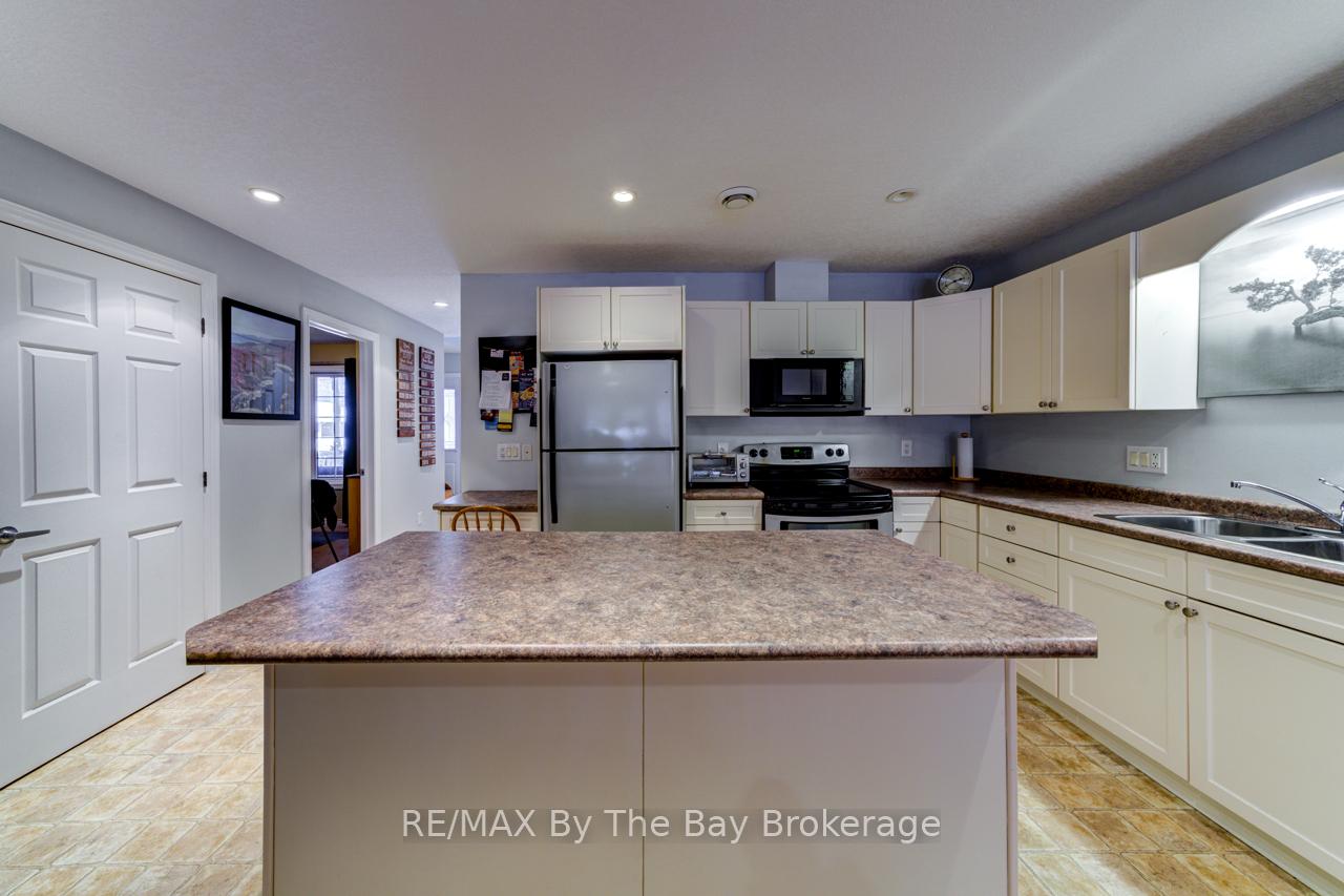Photo 11 of 65 Meadow Lane, Wasaga Beach — HOMEH