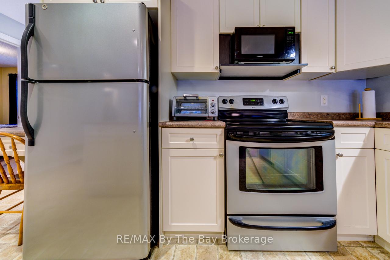 Photo 12 of 65 Meadow Lane, Wasaga Beach — HOMEH