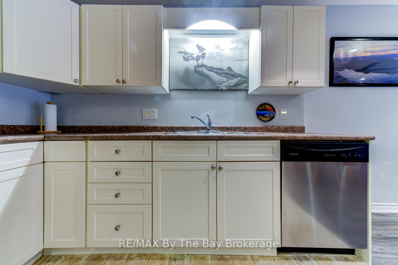 Photo 13 of 65 Meadow Lane, Wasaga Beach — HOMEH
