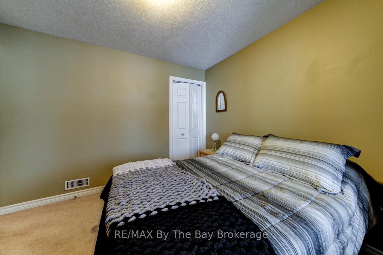 Photo 25 of 65 Meadow Lane, Wasaga Beach — HOMEH