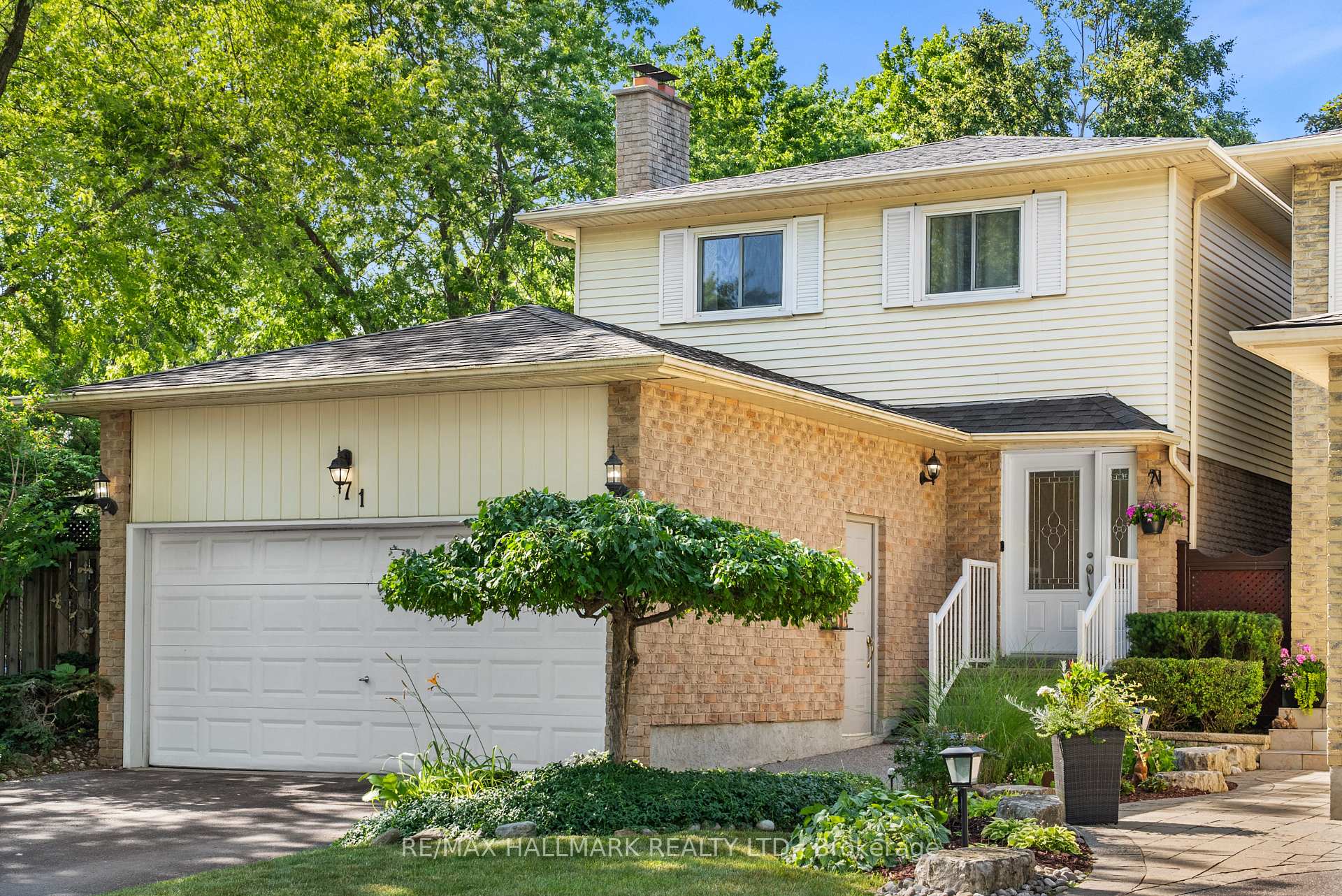 Photo 2 of 71 Bishop Crescent, Markham, Markham Village — HOMEH