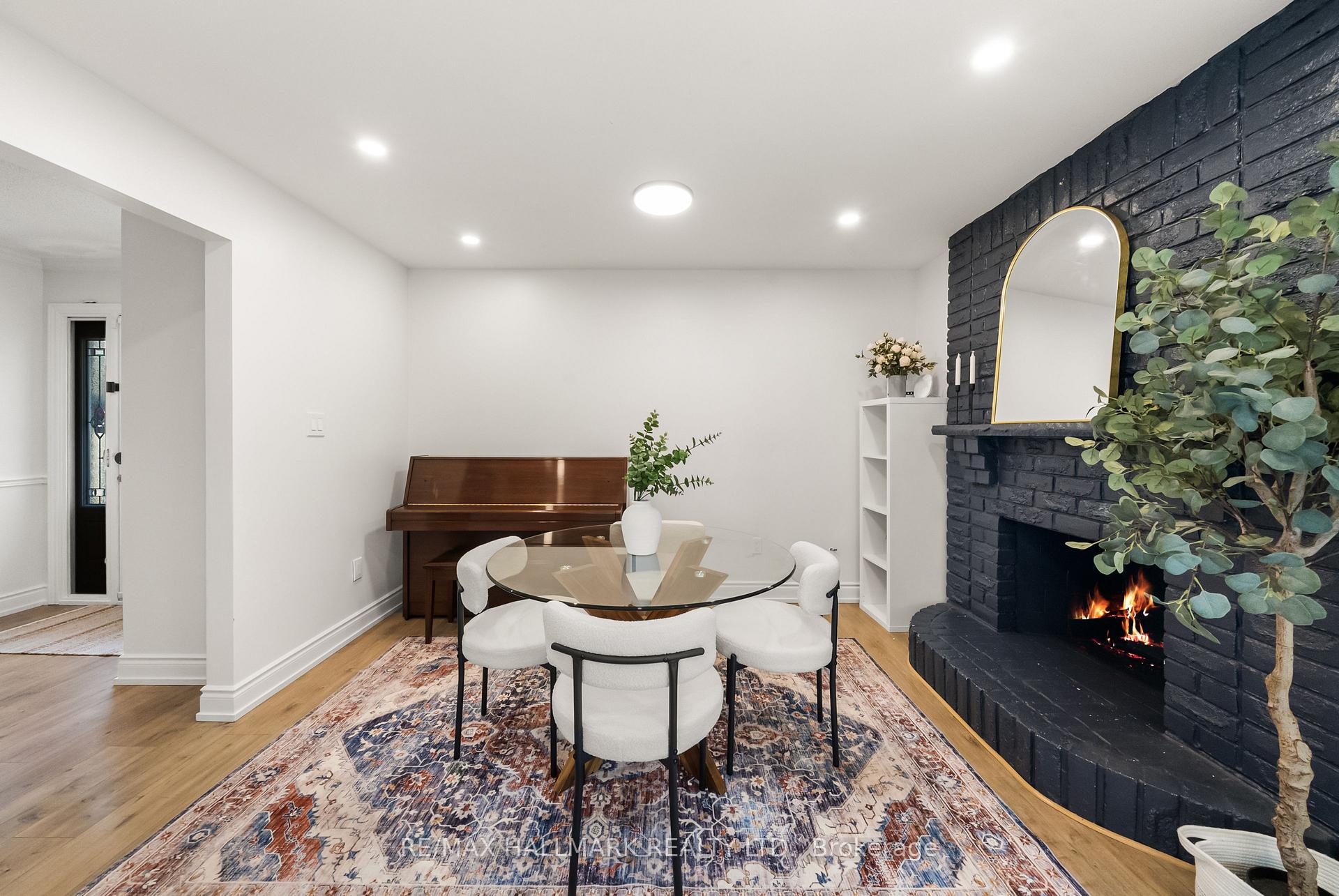 Photo 5 of 71 Bishop Crescent, Markham, Markham Village — HOMEH