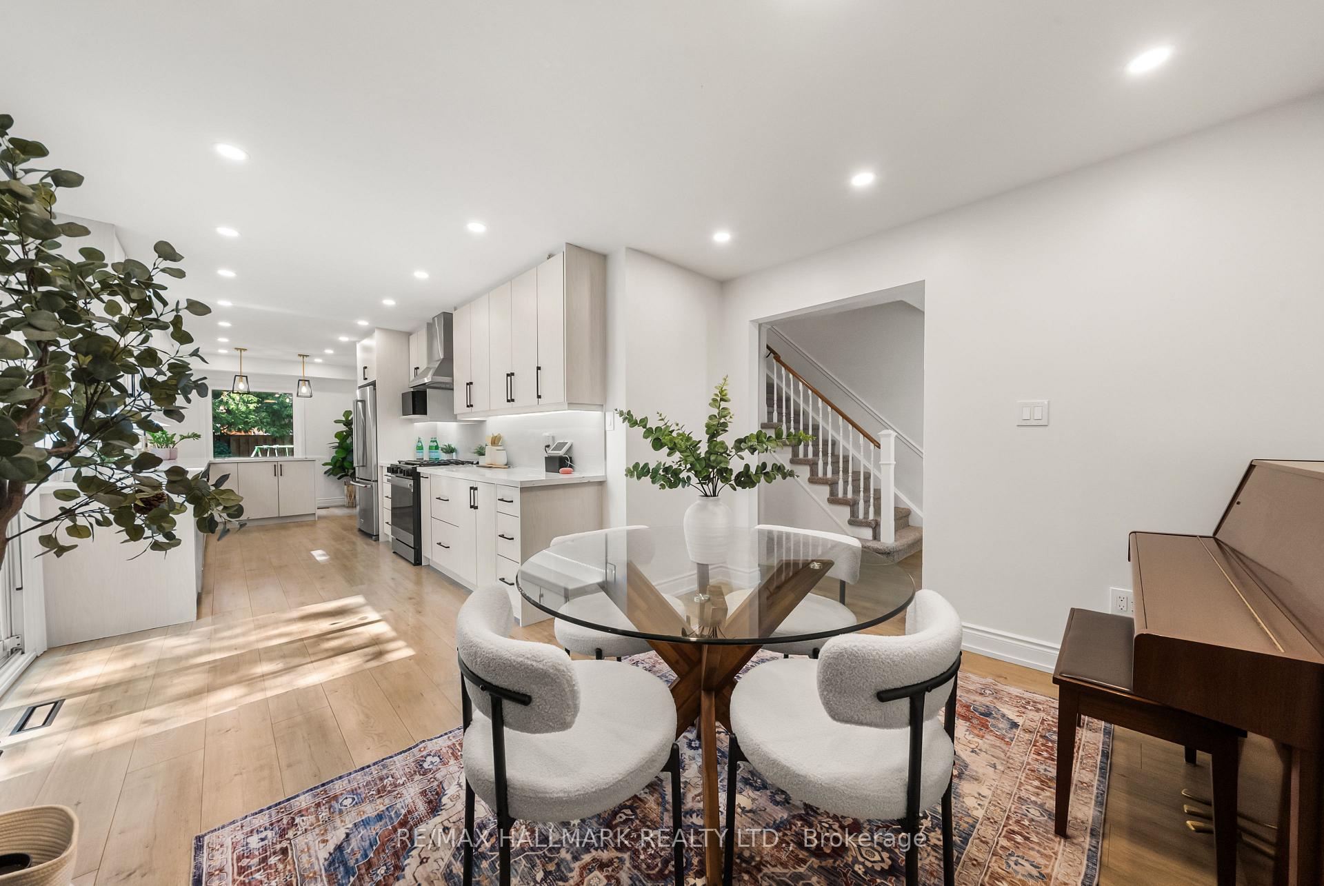 Photo 6 of 71 Bishop Crescent, Markham, Markham Village — HOMEH