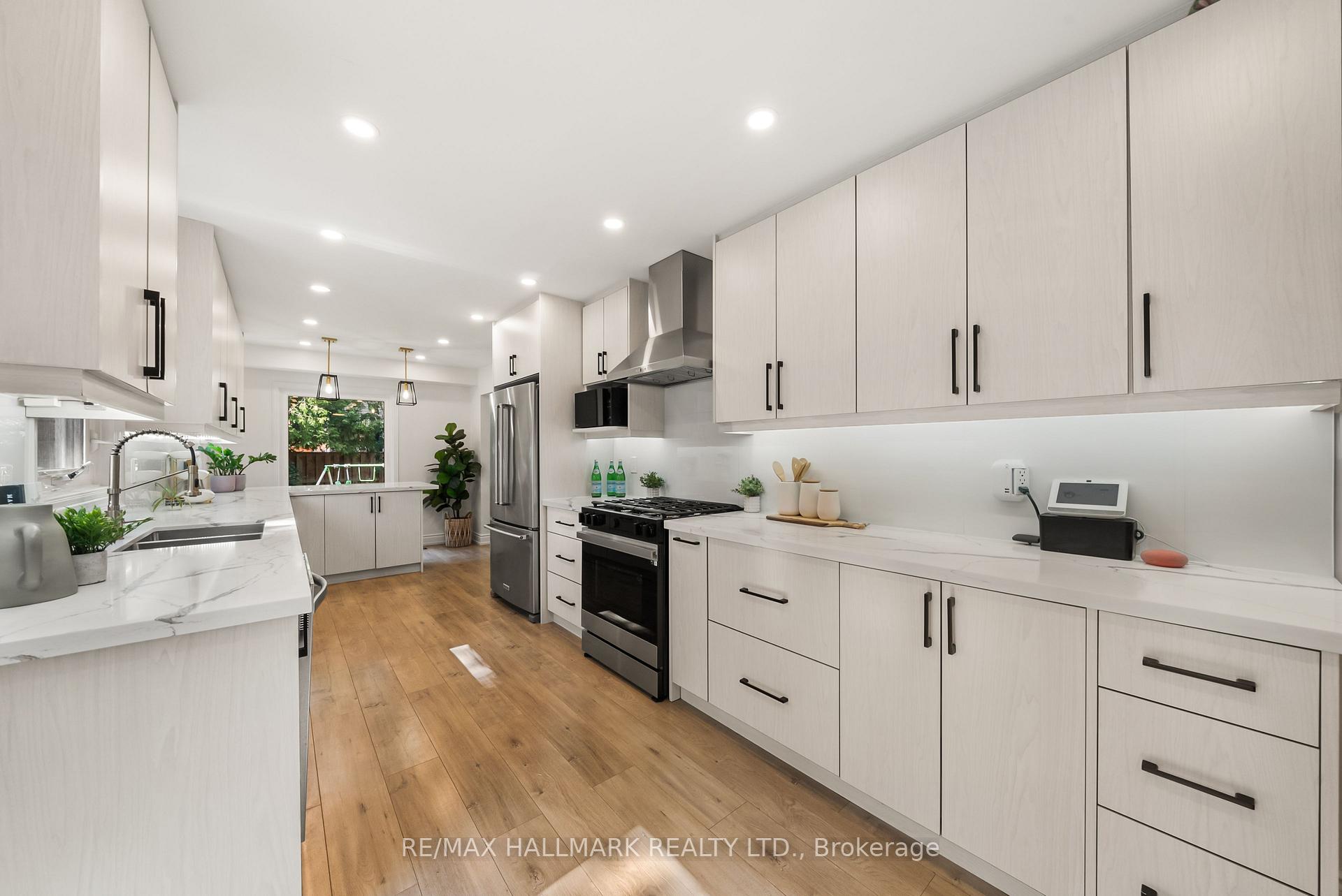 Photo 9 of 71 Bishop Crescent, Markham, Markham Village — HOMEH