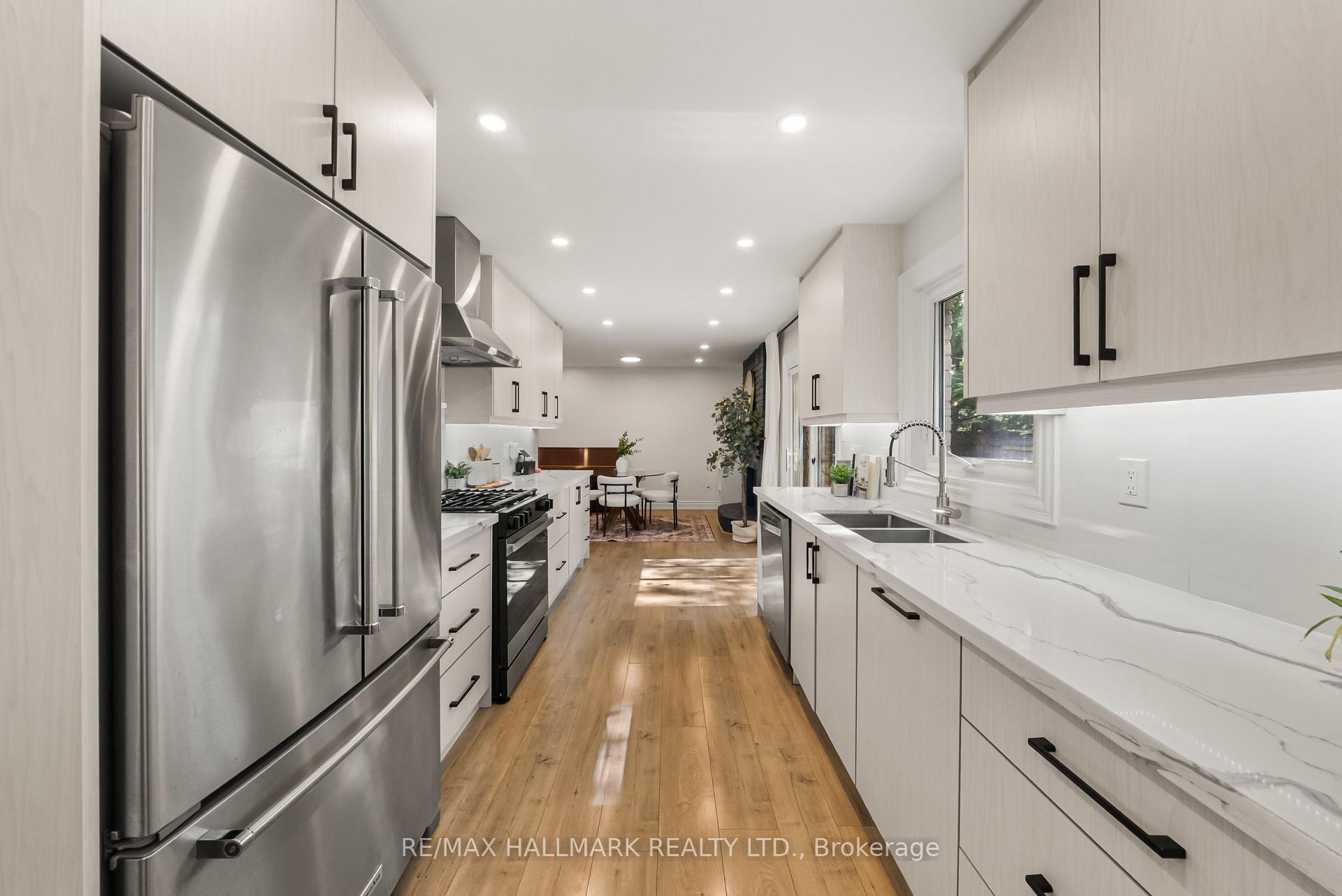 Photo 10 of 71 Bishop Crescent, Markham, Markham Village — HOMEH