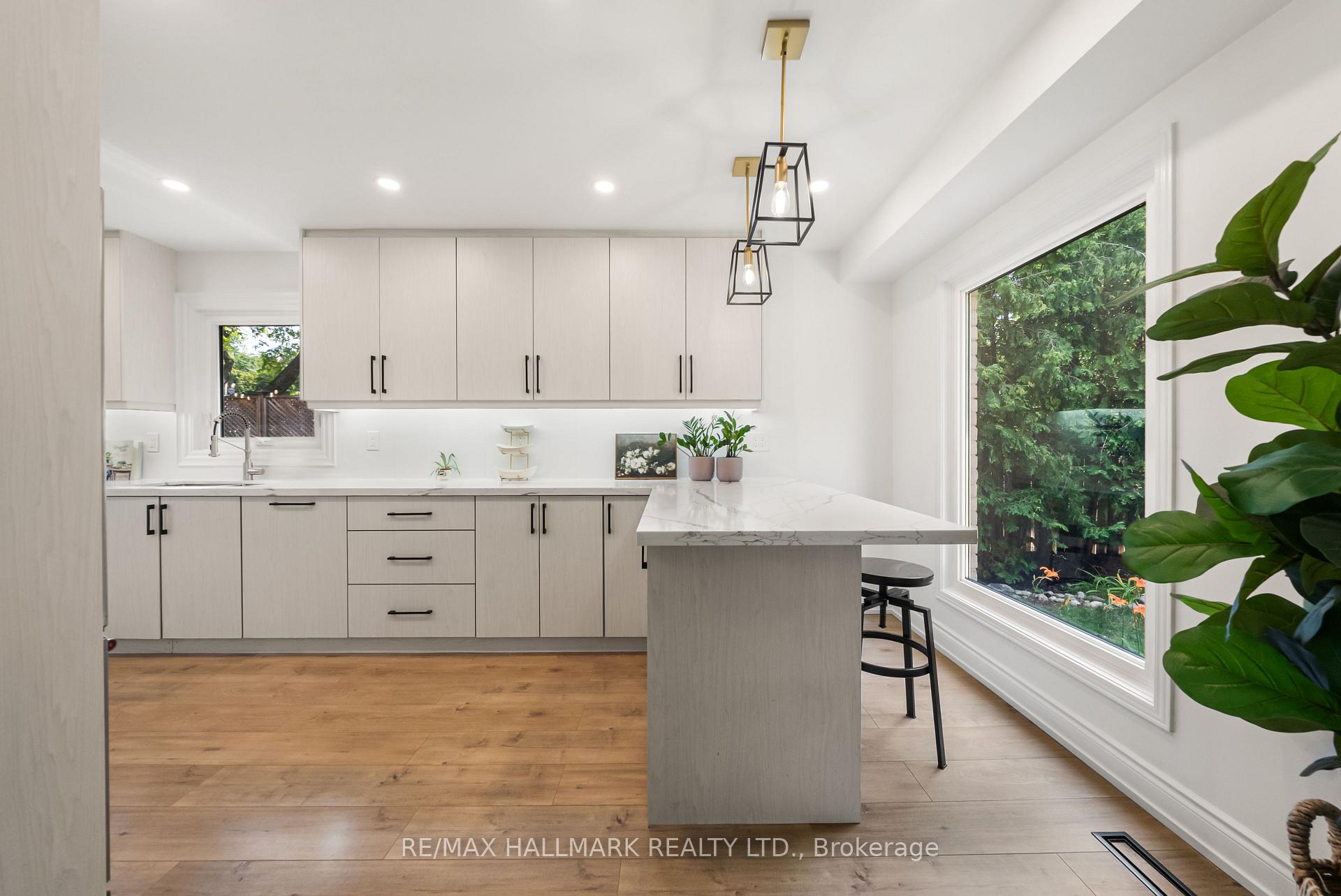 Photo 12 of 71 Bishop Crescent, Markham, Markham Village — HOMEH