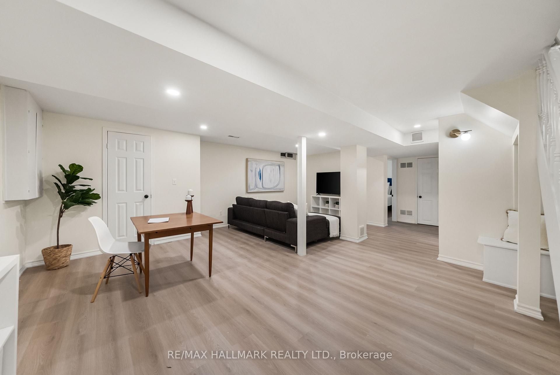 Photo 33 of 71 Bishop Crescent, Markham, Markham Village — HOMEH