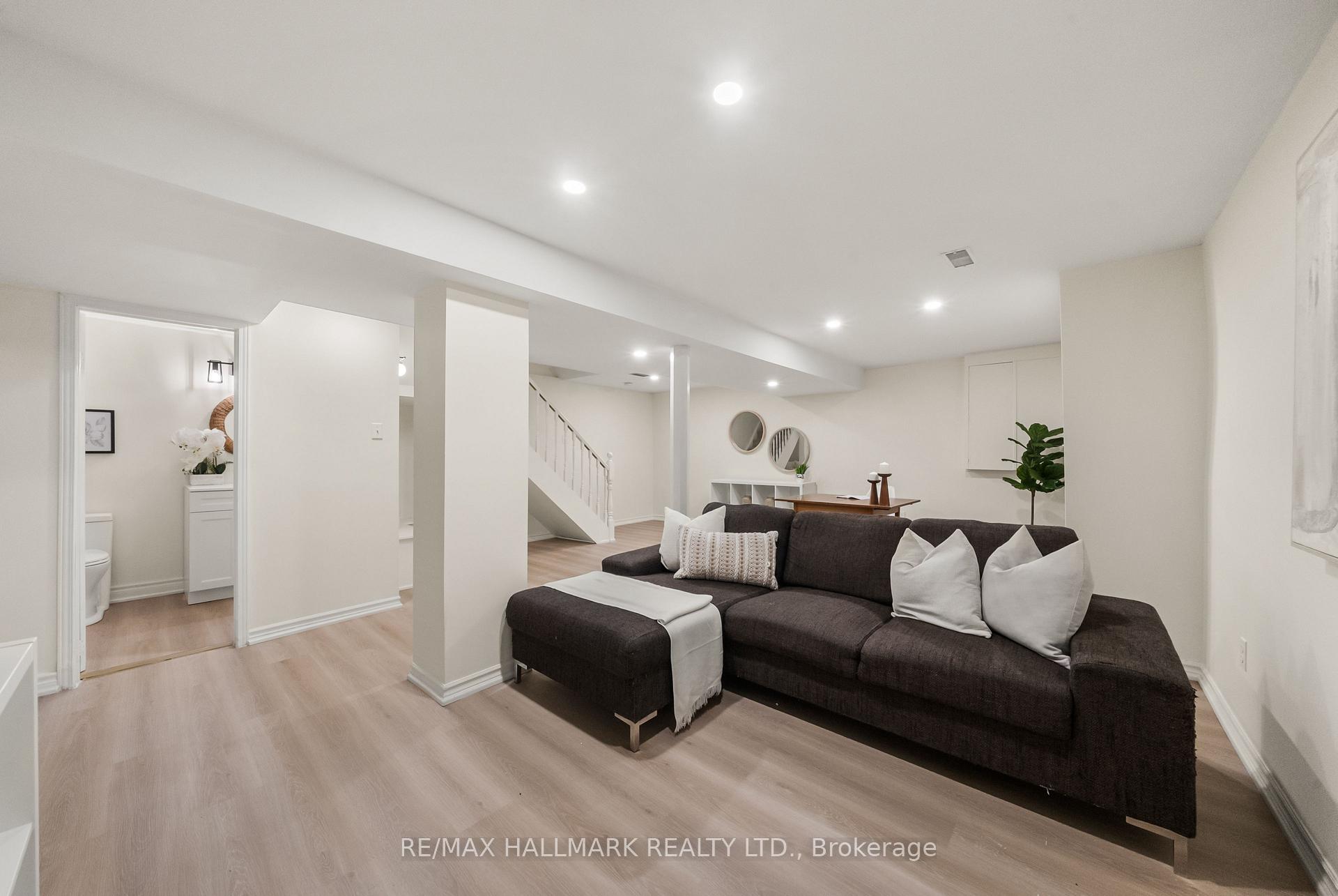 Photo 37 of 71 Bishop Crescent, Markham, Markham Village — HOMEH