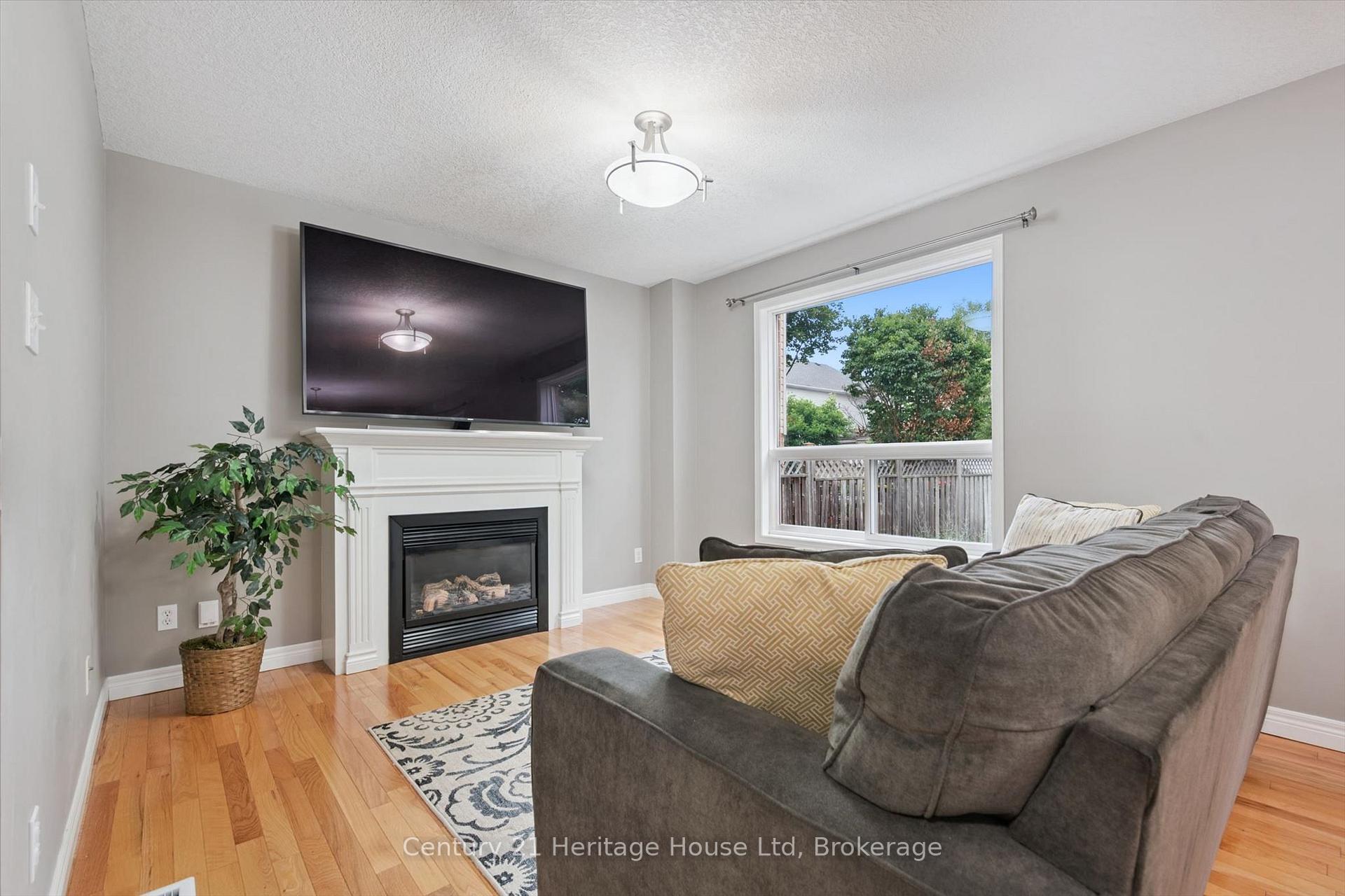 Photo 16 of 94 Milson Crescent, Guelph, Kortright Hills — HOMEH