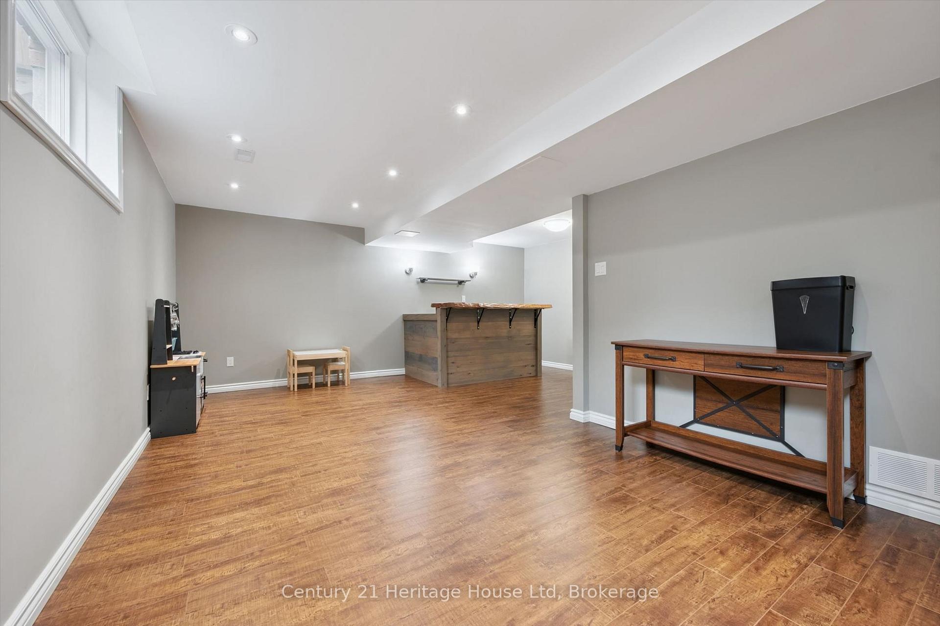Photo 33 of 94 Milson Crescent, Guelph, Kortright Hills — HOMEH