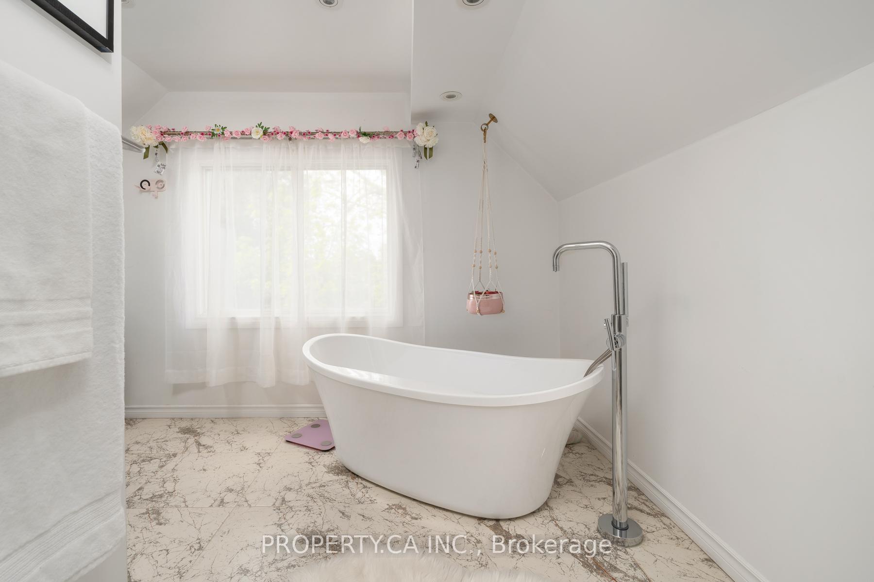Photo 16 of 108 Albertus Avenue, Toronto, Lawrence Park South — HOMEH