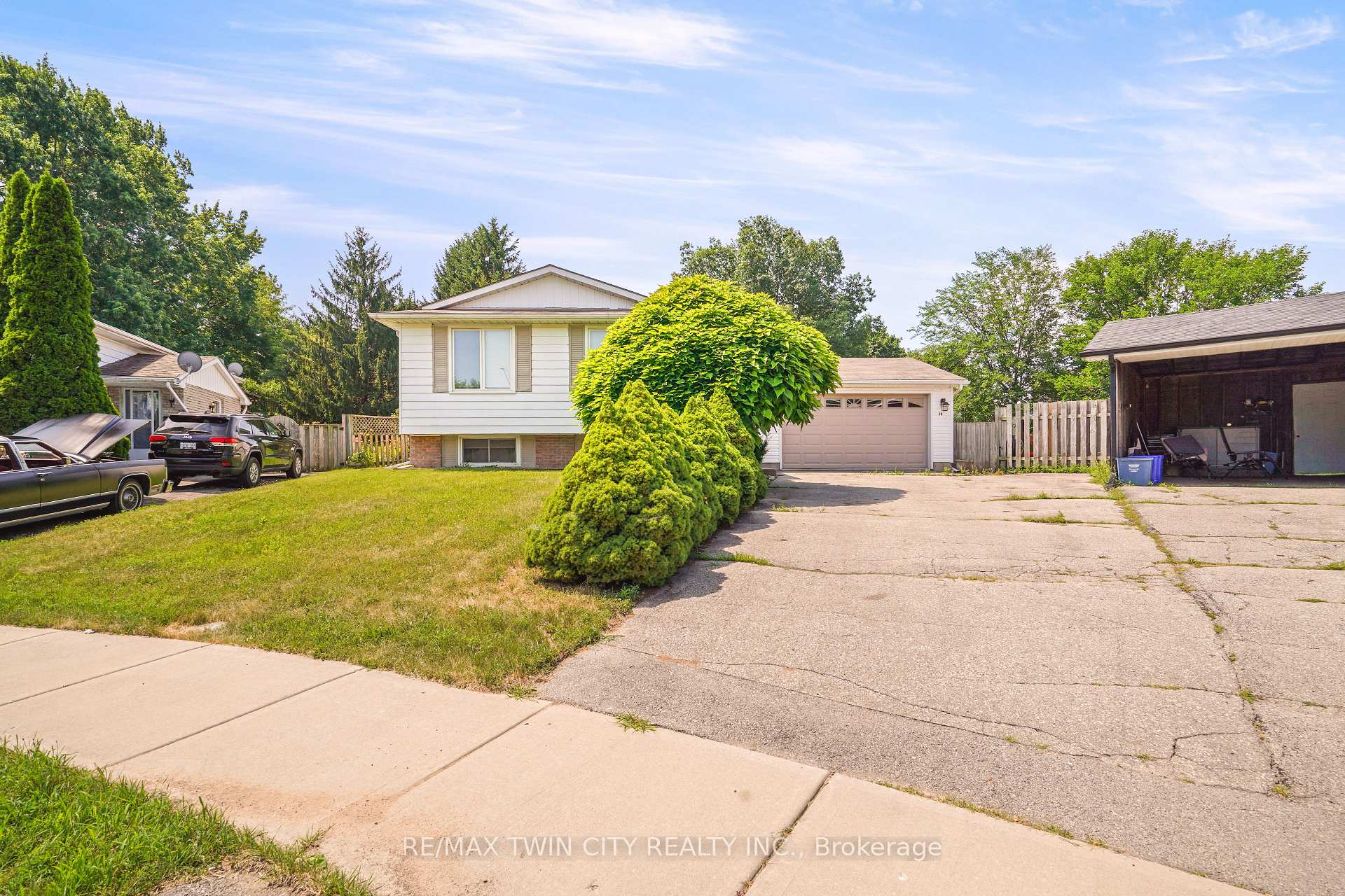 Photo 1 of 14 Thistledown Drive, Brantford, Myrtleville North — HOMEH