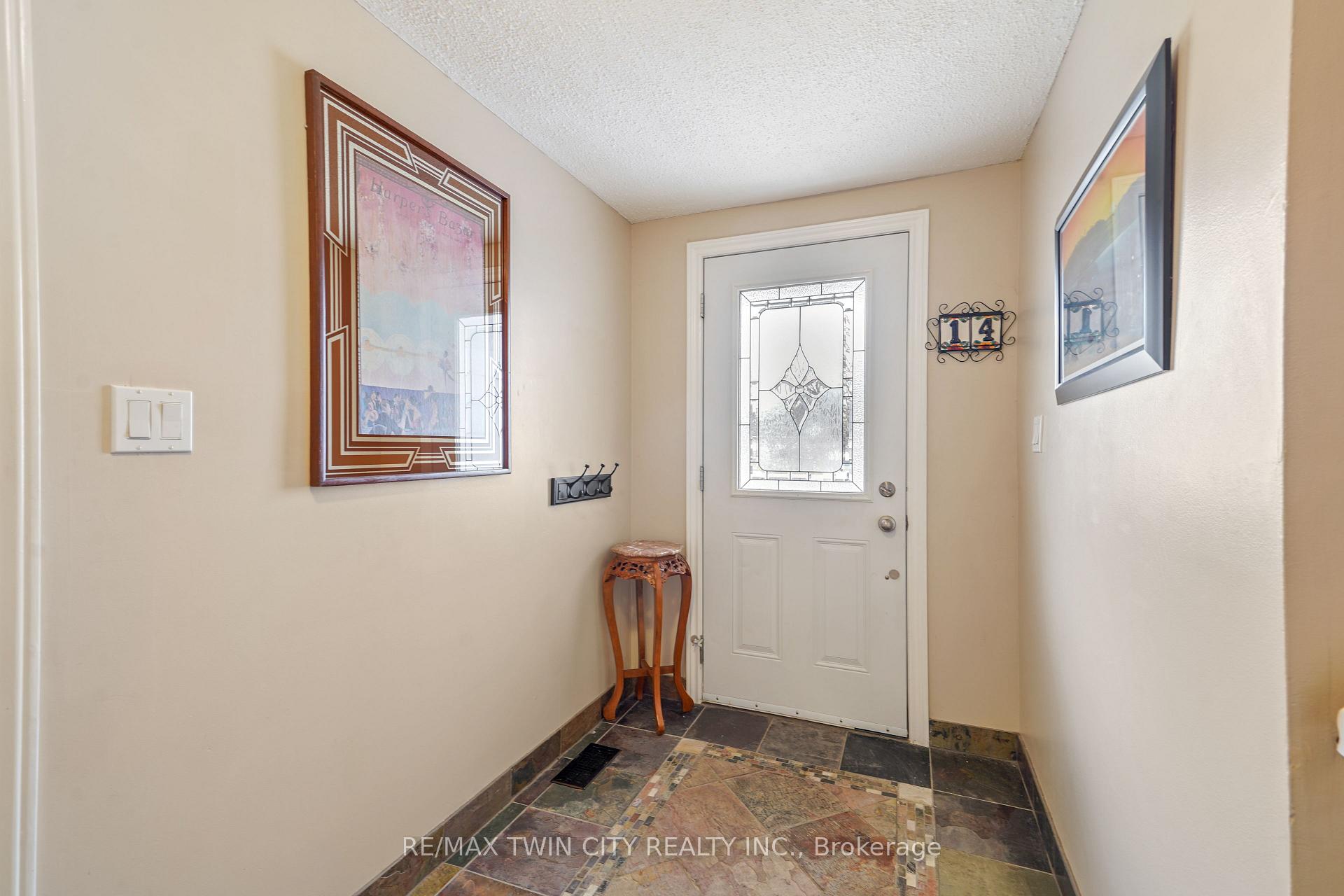 Photo 5 of 14 Thistledown Drive, Brantford, Myrtleville North — HOMEH
