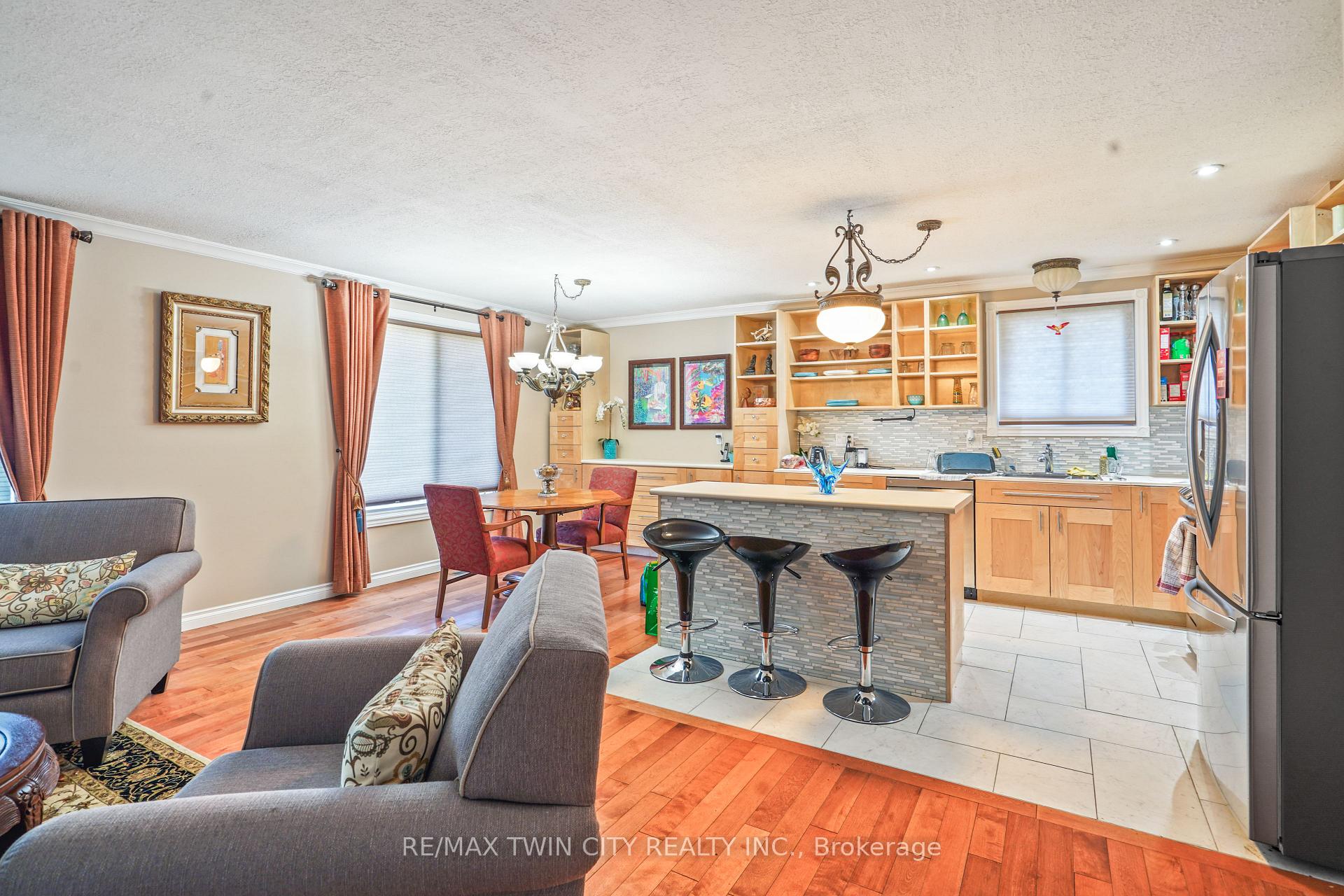 Photo 8 of 14 Thistledown Drive, Brantford, Myrtleville North — HOMEH
