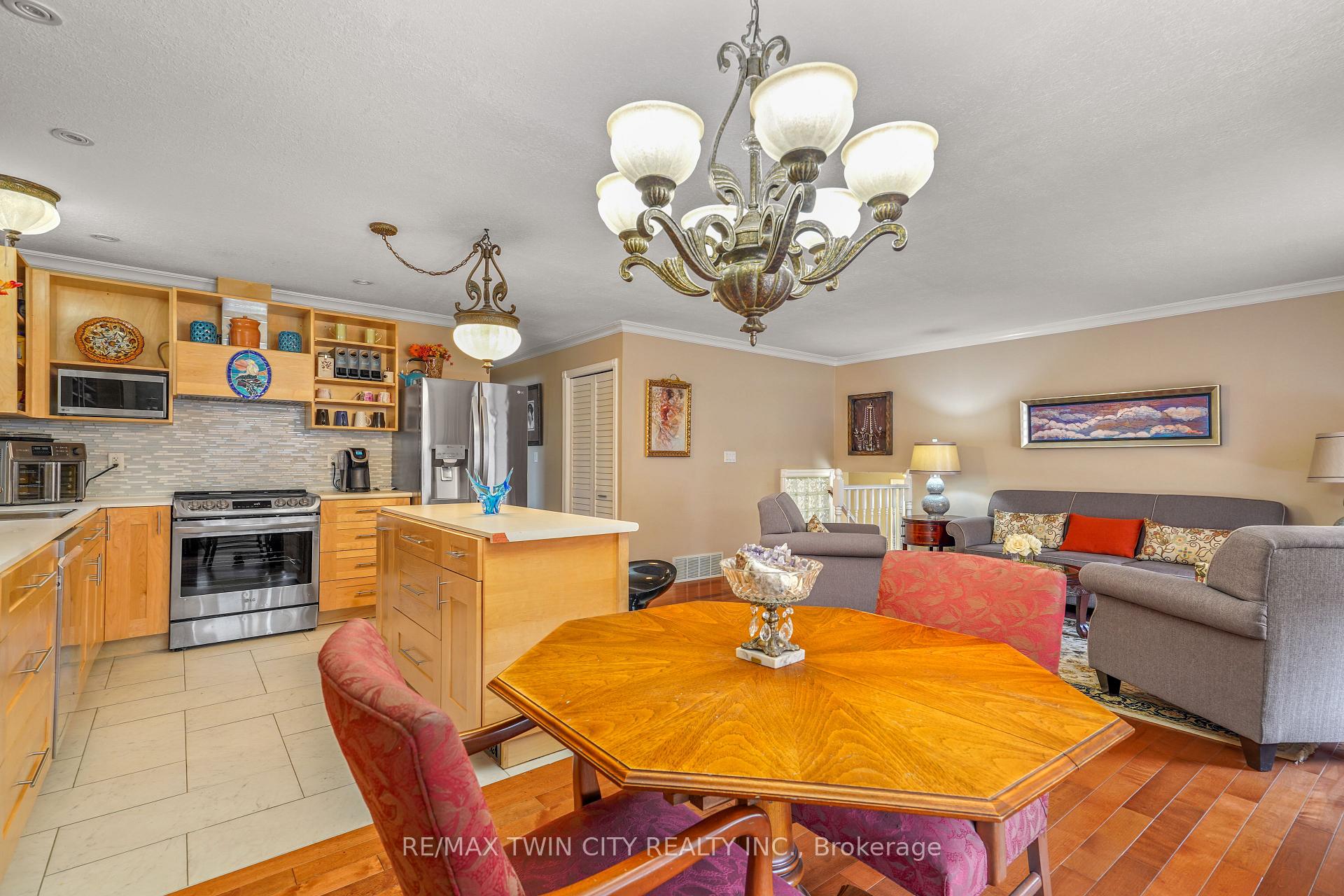 Photo 11 of 14 Thistledown Drive, Brantford, Myrtleville North — HOMEH