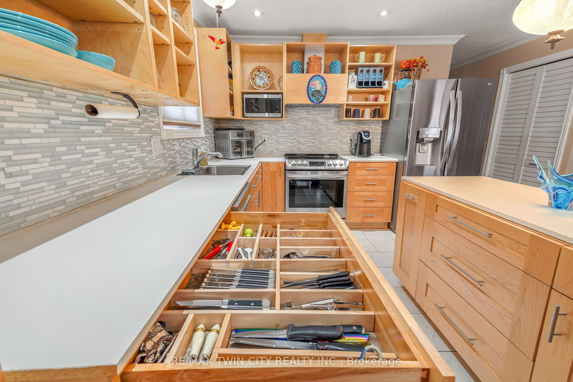 Photo 15 of 14 Thistledown Drive, Brantford, Myrtleville North — HOMEH