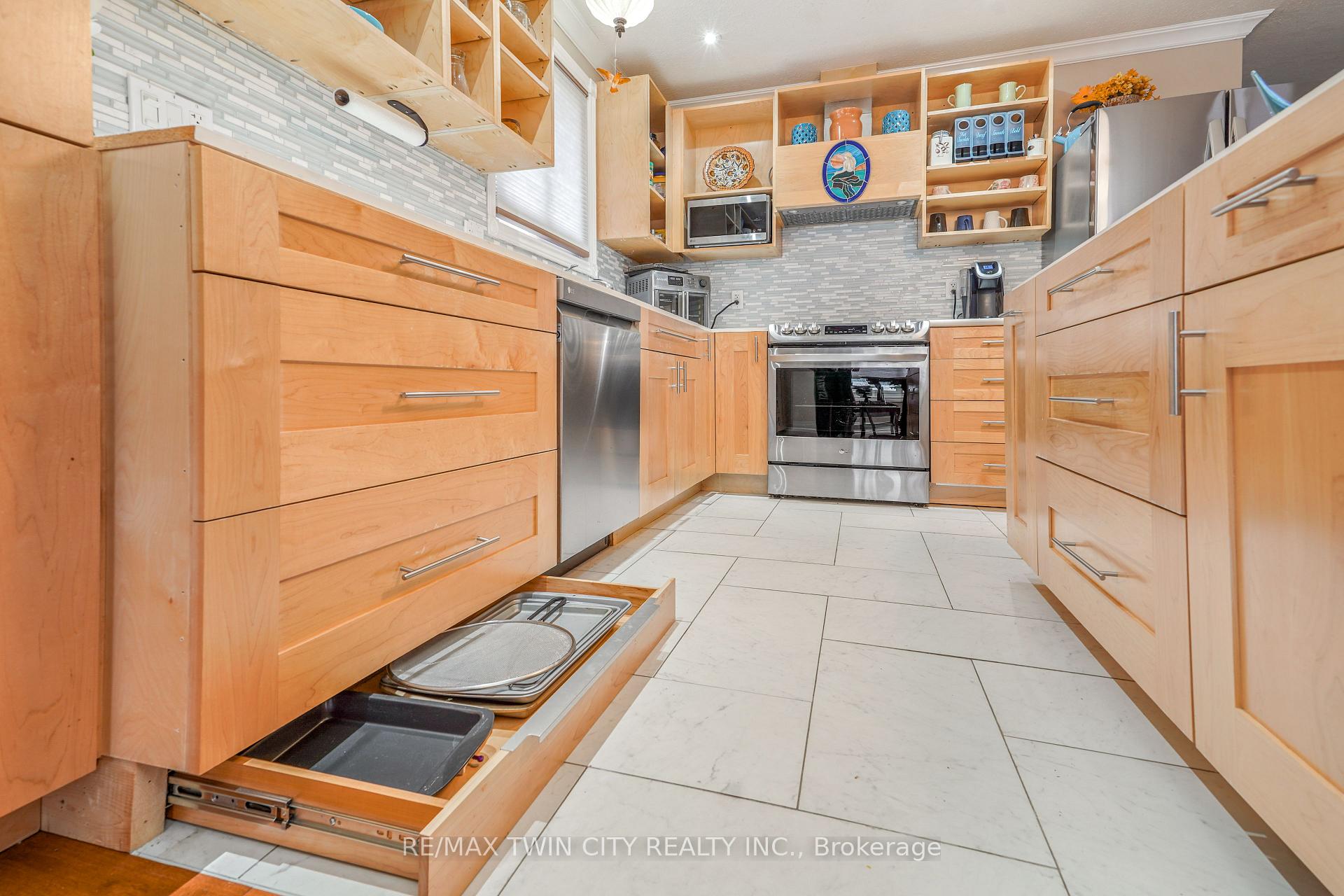 Photo 16 of 14 Thistledown Drive, Brantford, Myrtleville North — HOMEH