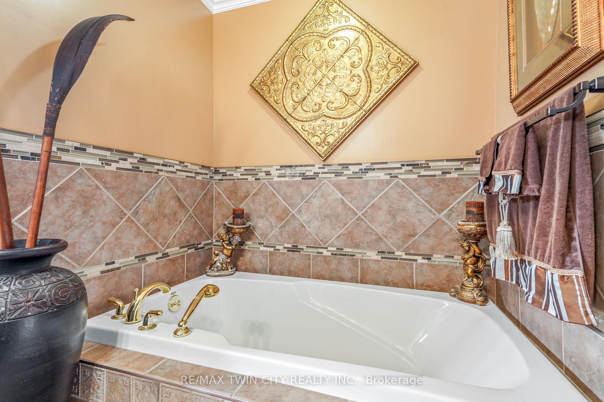 Photo 21 of 14 Thistledown Drive, Brantford, Myrtleville North — HOMEH