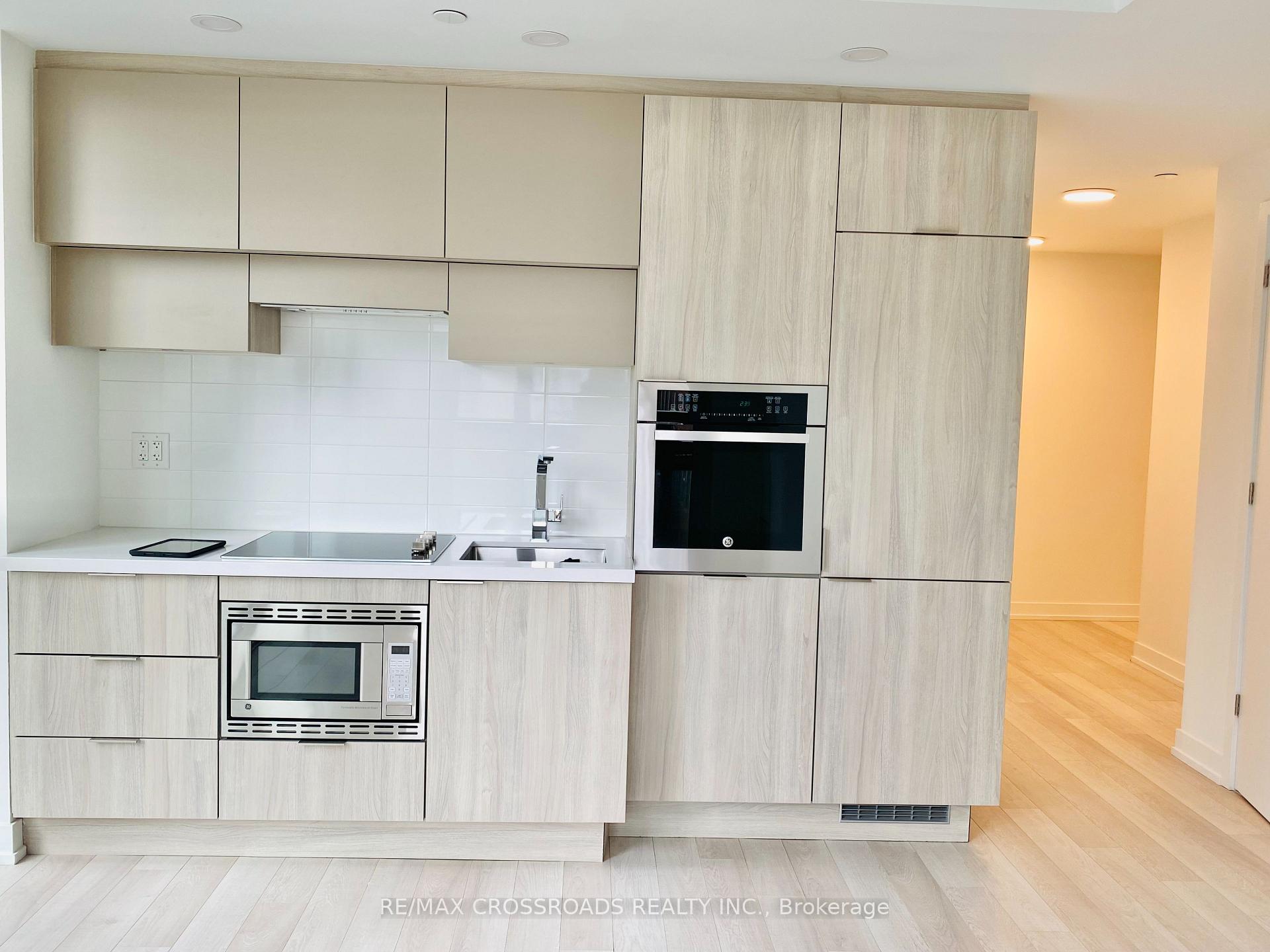 Photo 3 of Unit 905, 39 Roehampton Avenue, Toronto, Mount Pleasant West — HOMEH
