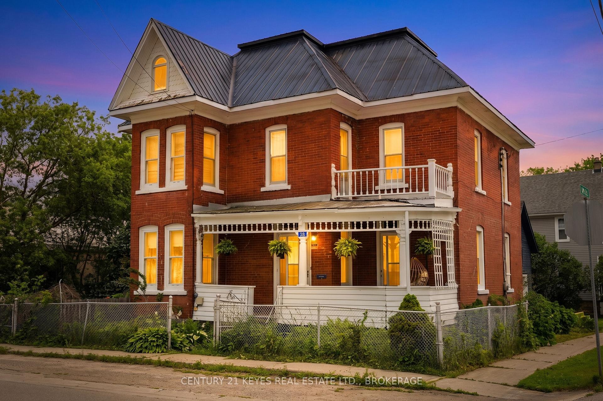 Photo of 24 King St West Street W