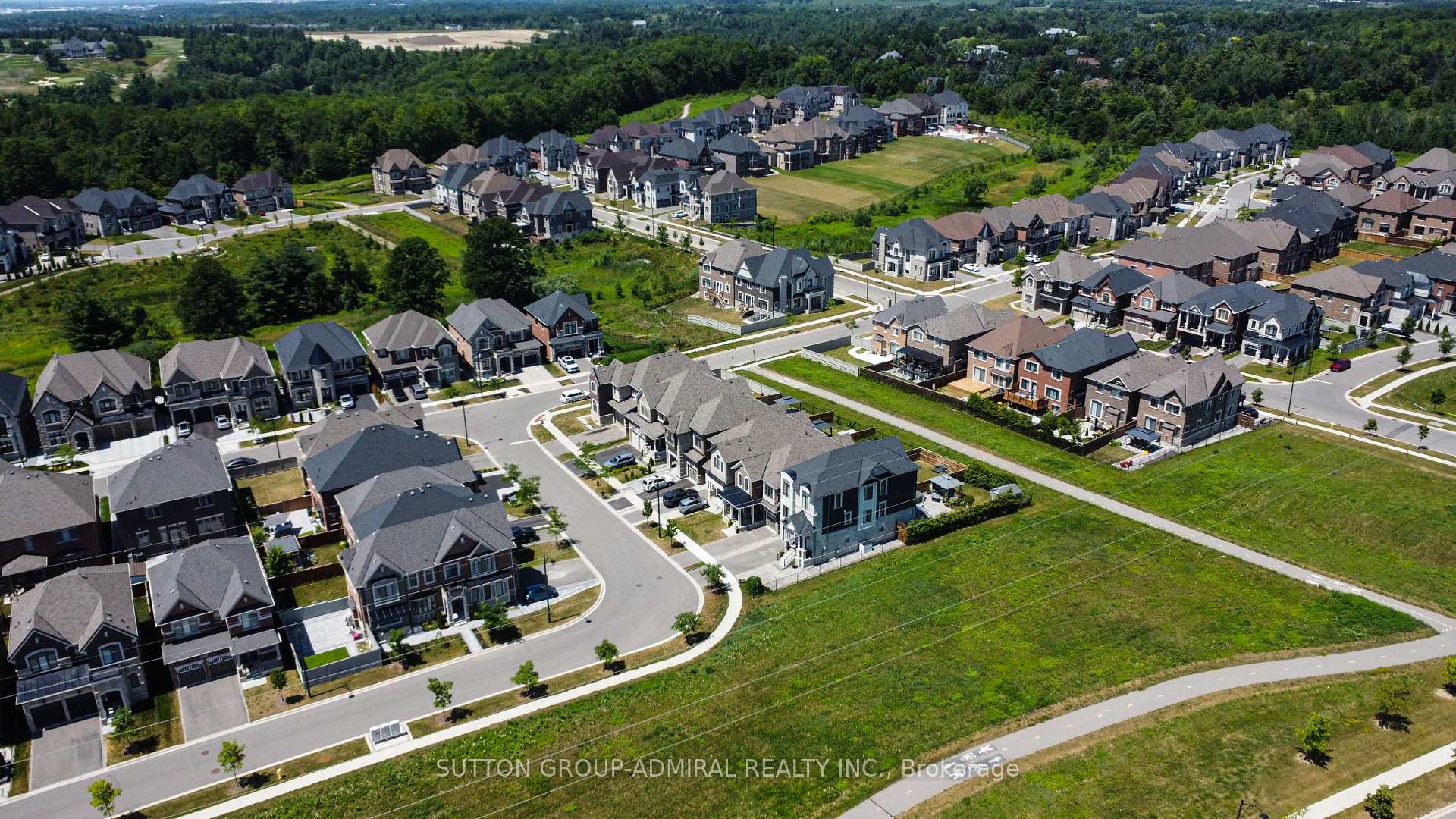 Photo 3 of 18 Morning Sparrow Drive, Vaughan, Kleinburg — HOMEH