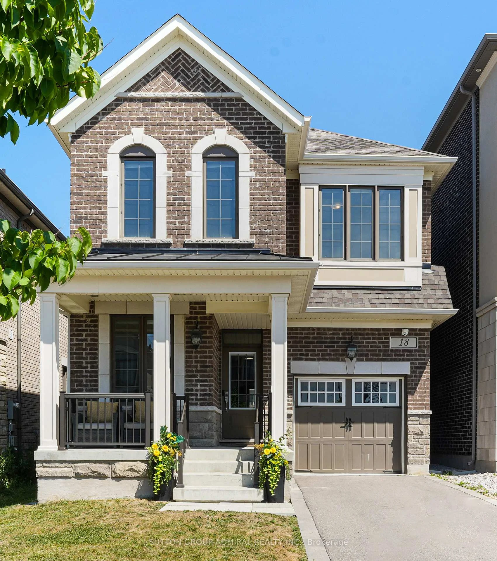 Photo 2 of 18 Morning Sparrow Drive, Vaughan, Kleinburg — HOMEH