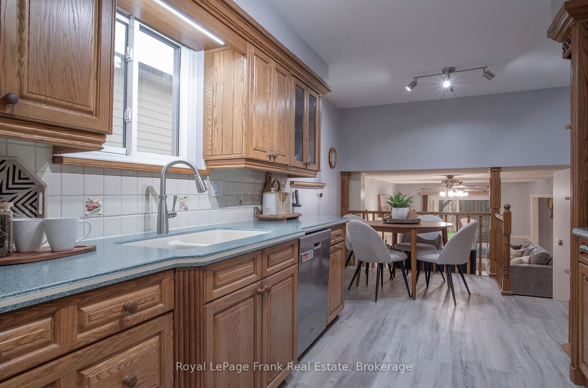 Photo 12 of 34 Baker Road, Ajax, South East — HOMEH