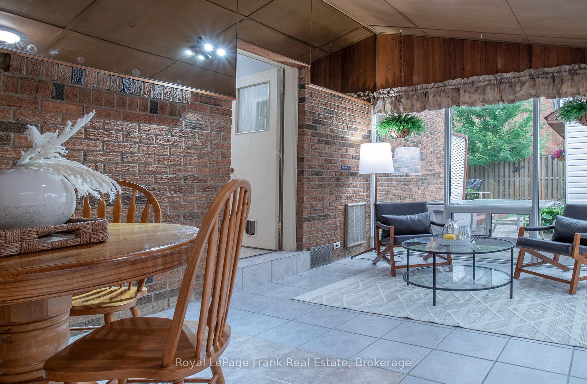 Photo 23 of 34 Baker Road, Ajax, South East — HOMEH