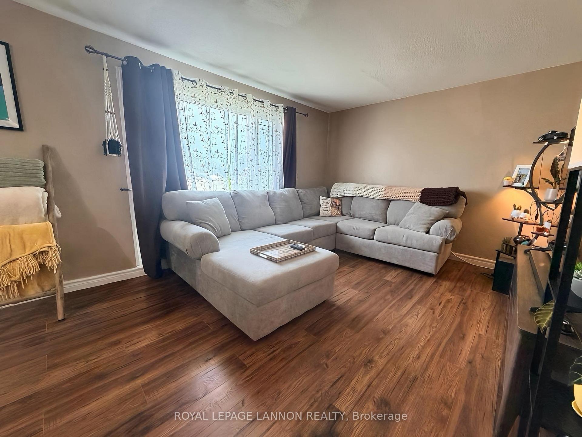 Photo 4 of 312 Ball Park Crescent, Greenstone — HOMEH