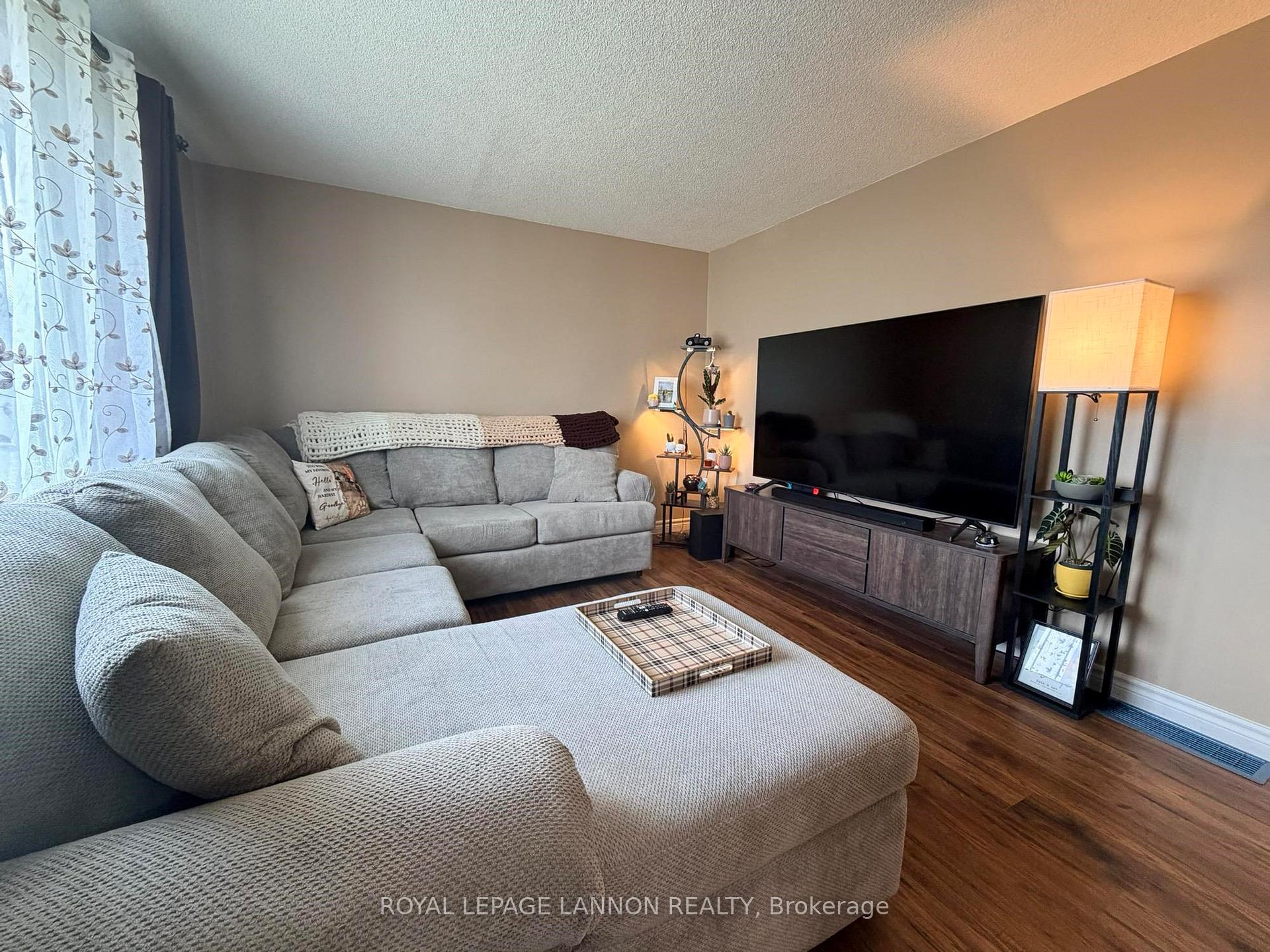 Photo 5 of 312 Ball Park Crescent, Greenstone — HOMEH