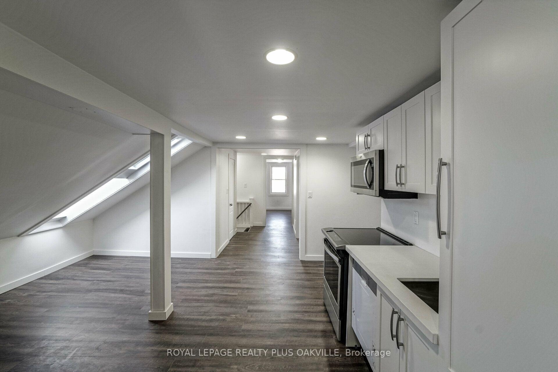 Photo 1 of Unit 2, 564 Lyons Lane, Oakville, Queen Elizabeth — HOMEH