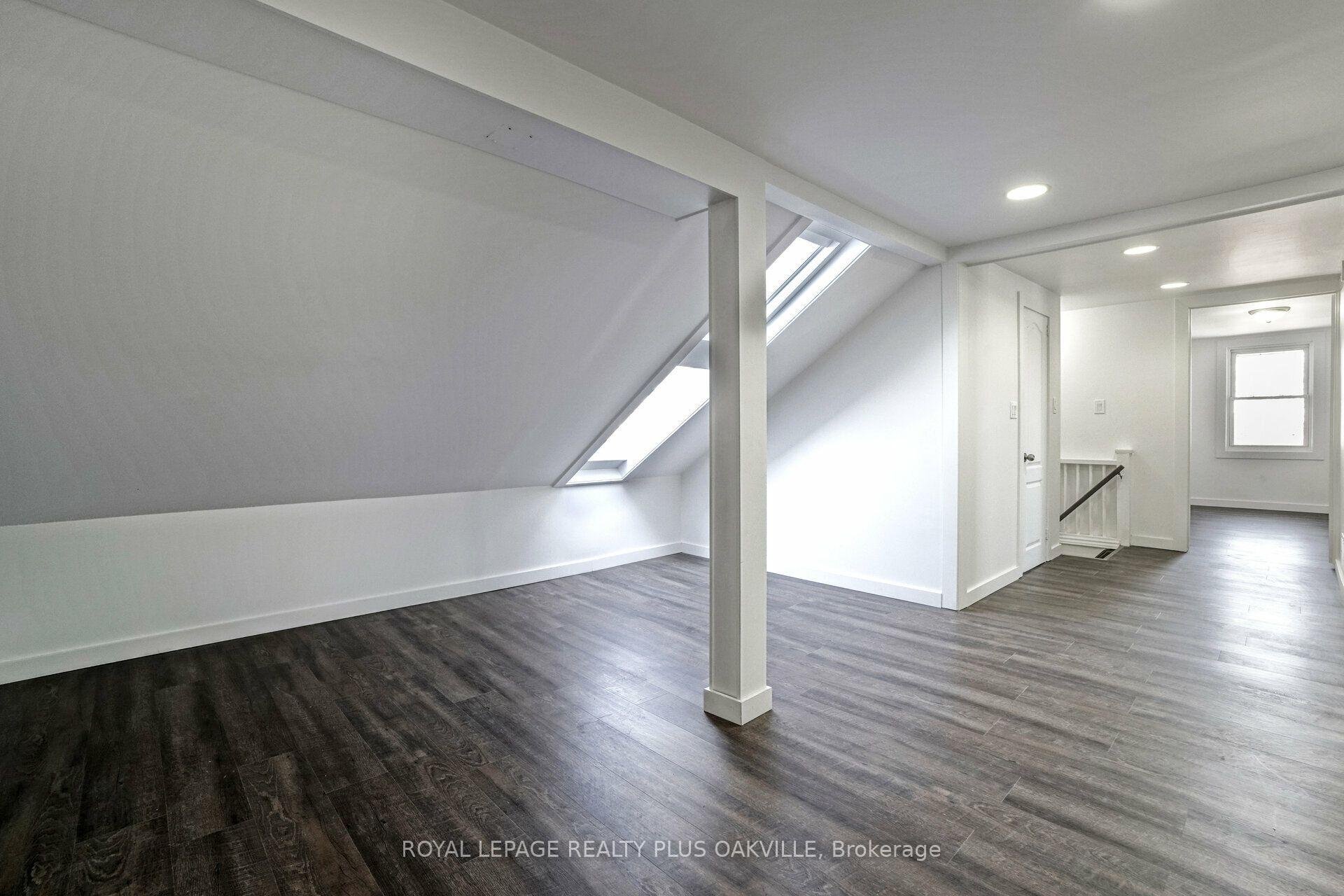 Photo 2 of Unit 2, 564 Lyons Lane, Oakville, Queen Elizabeth — HOMEH