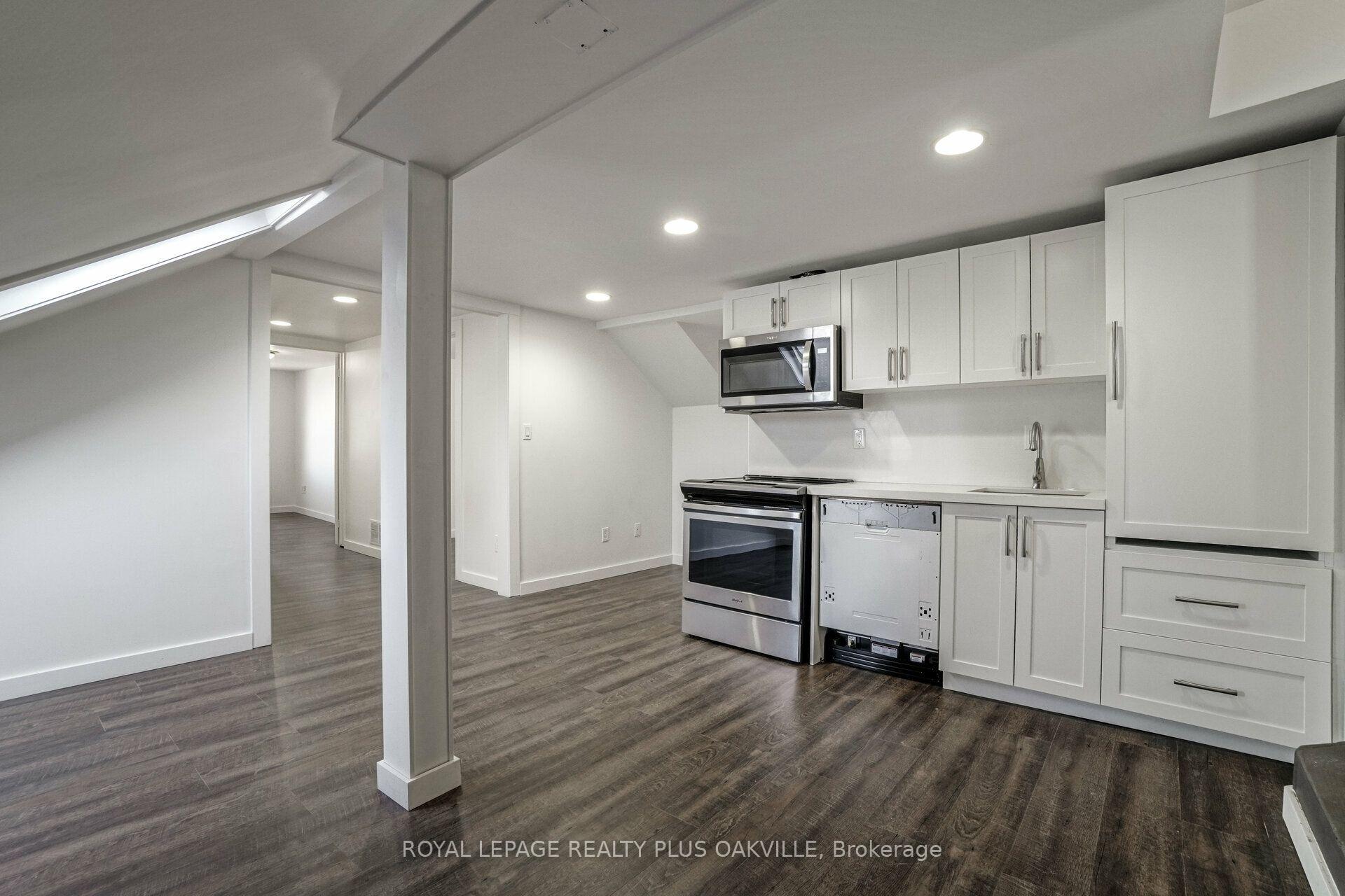 Photo 3 of Unit 2, 564 Lyons Lane, Oakville, Queen Elizabeth — HOMEH
