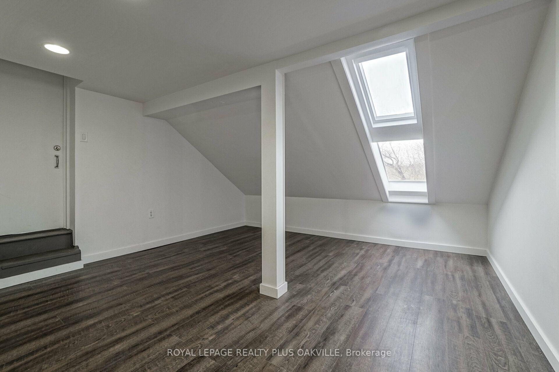 Photo 4 of Unit 2, 564 Lyons Lane, Oakville, Queen Elizabeth — HOMEH