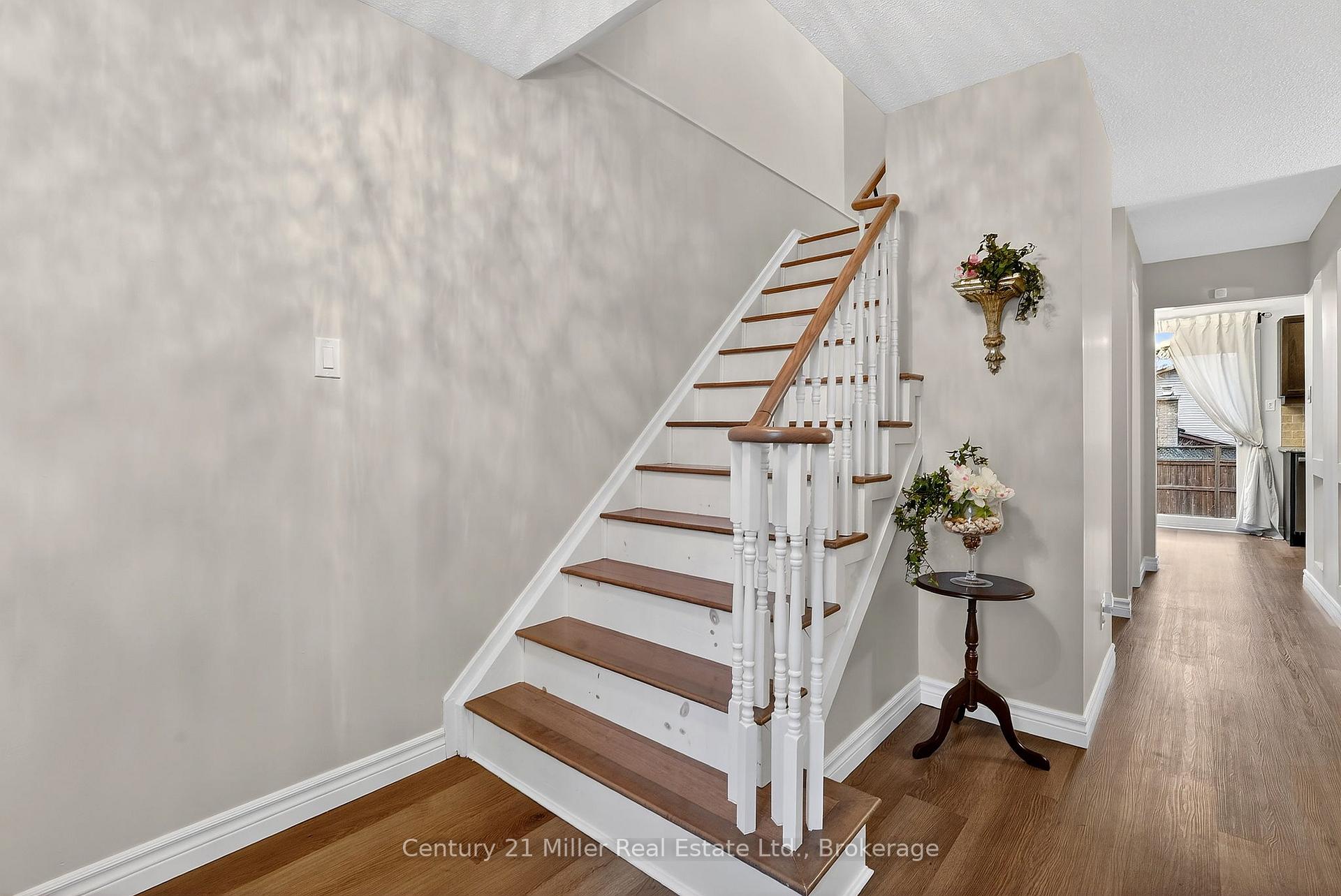 Photo 4 of 2451 Malcolm Crescent, Burlington, Brant Hills — HOMEH