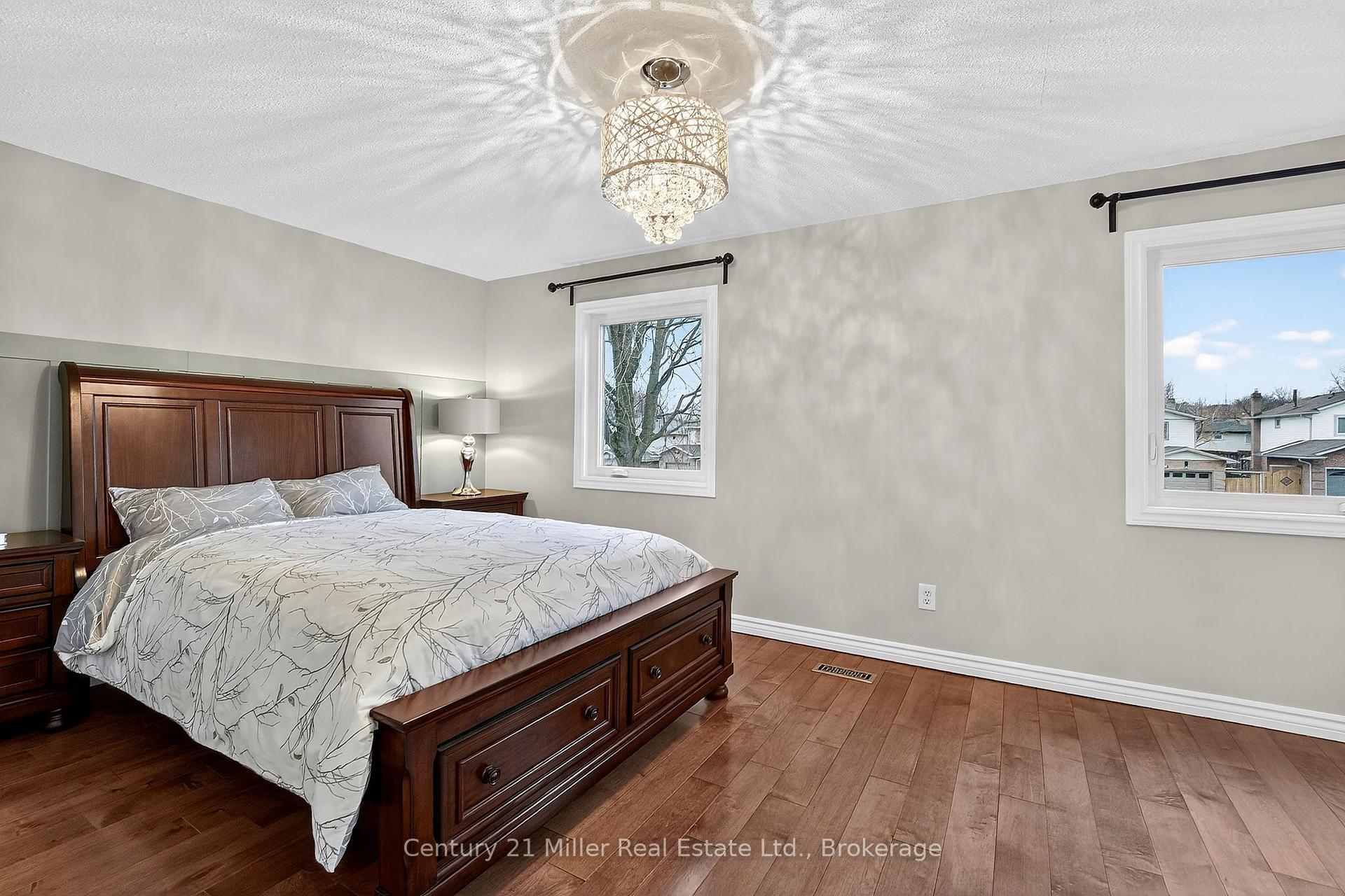 Photo 15 of 2451 Malcolm Crescent, Burlington, Brant Hills — HOMEH