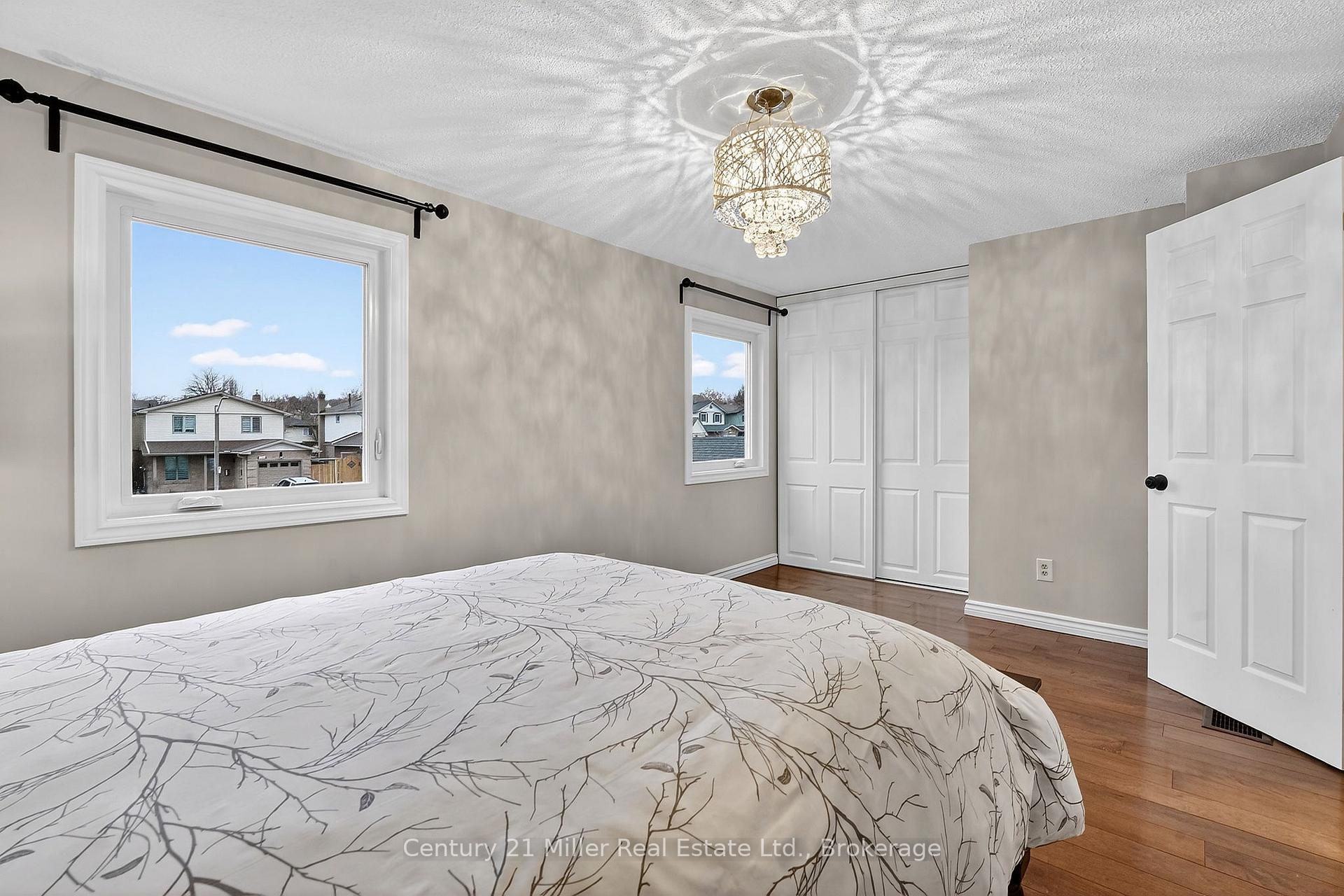 Photo 16 of 2451 Malcolm Crescent, Burlington, Brant Hills — HOMEH