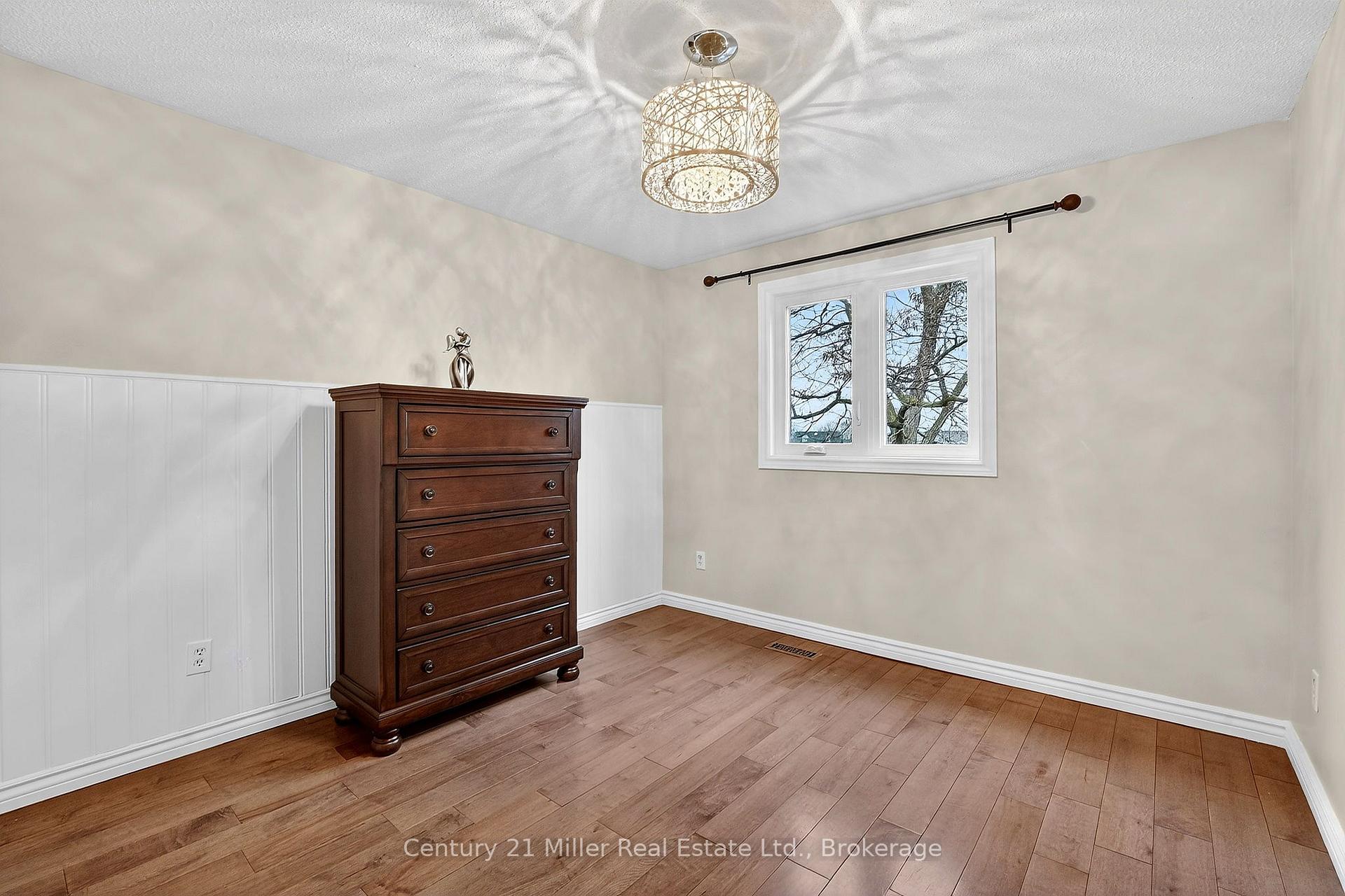Photo 20 of 2451 Malcolm Crescent, Burlington, Brant Hills — HOMEH