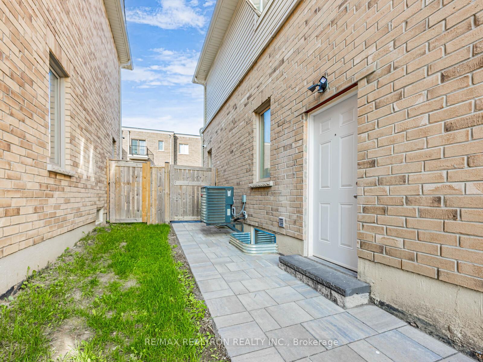 Photo 2 of 91 Mcroberts Crescent, Clarington, Courtice — HOMEH